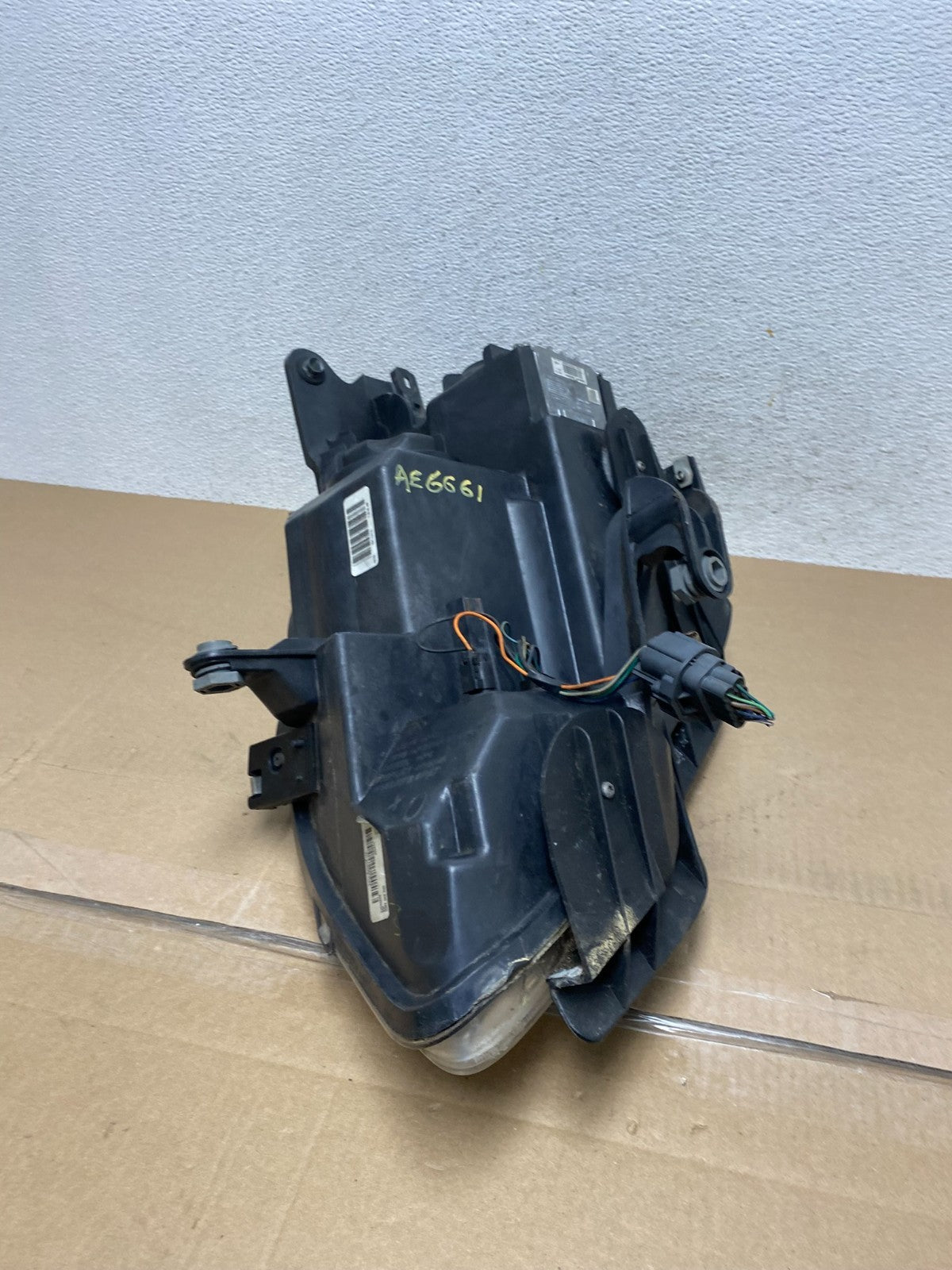 2007-2012 Gmc Acadia Xenon HID Headlight Right Passenger Side AE6661 DW8