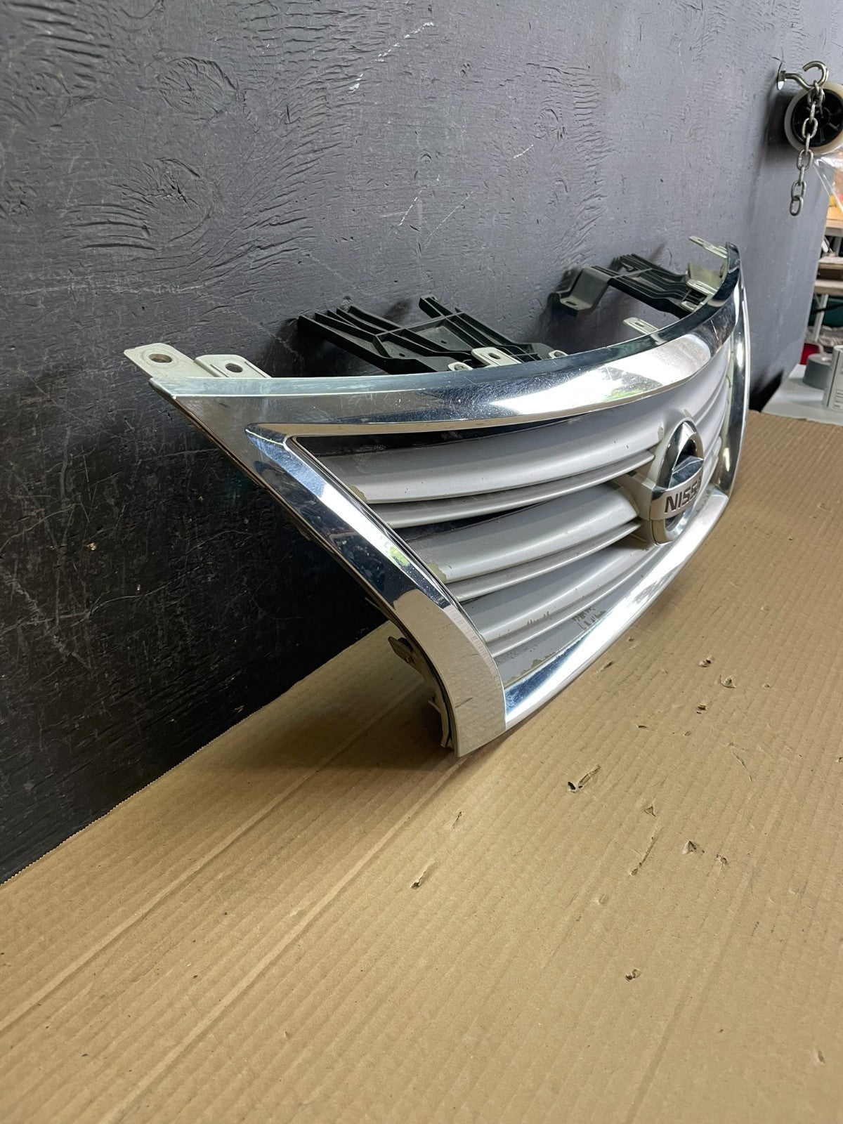 2013 to 2015 Nissan Sentra Front Upper Chrome Grill Grille ae8723 DG2