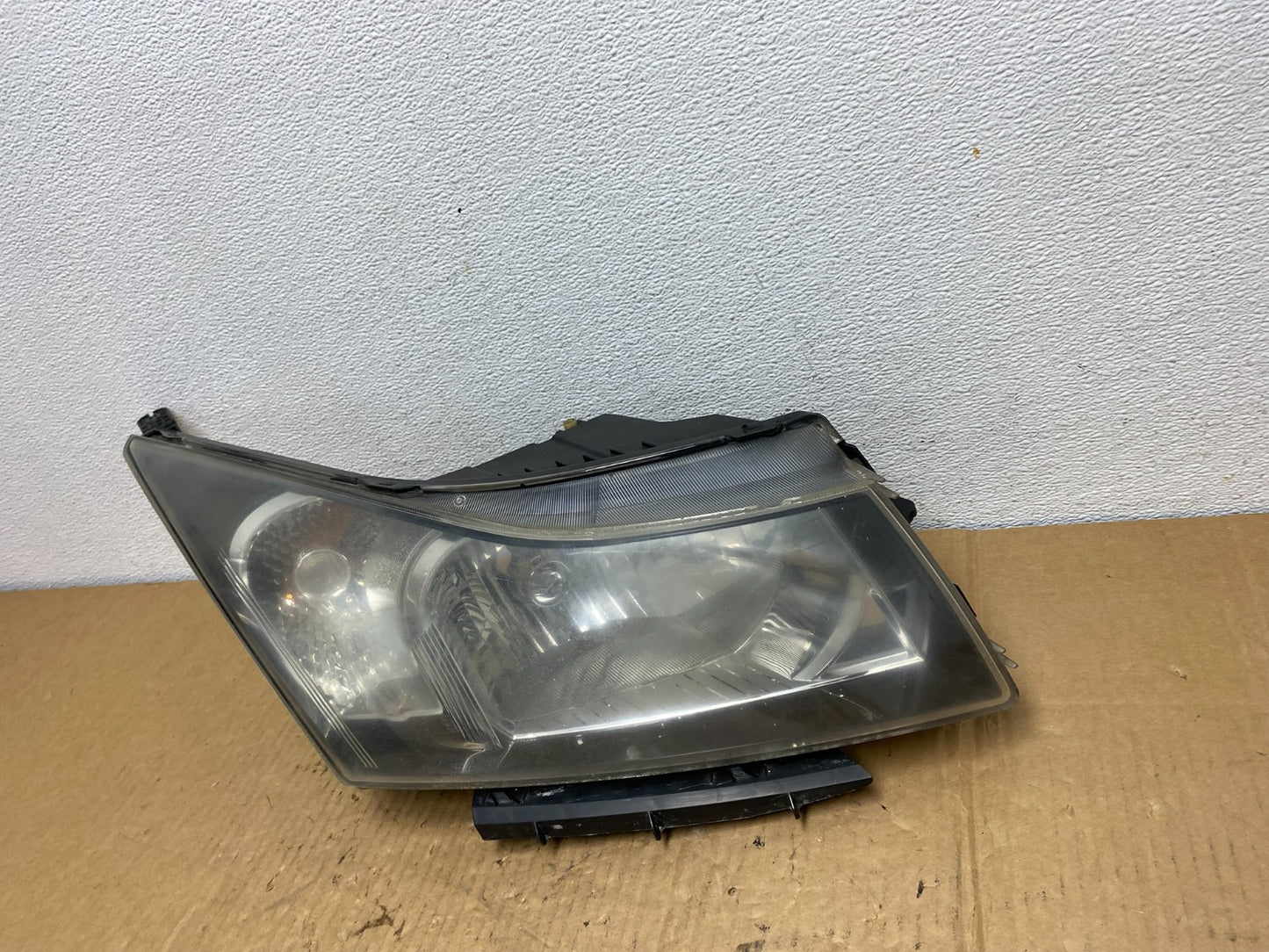 2011 to 2015 Chevrolet Cruze Halogen Right Passenger Rh Headlight AC7658 DW1
