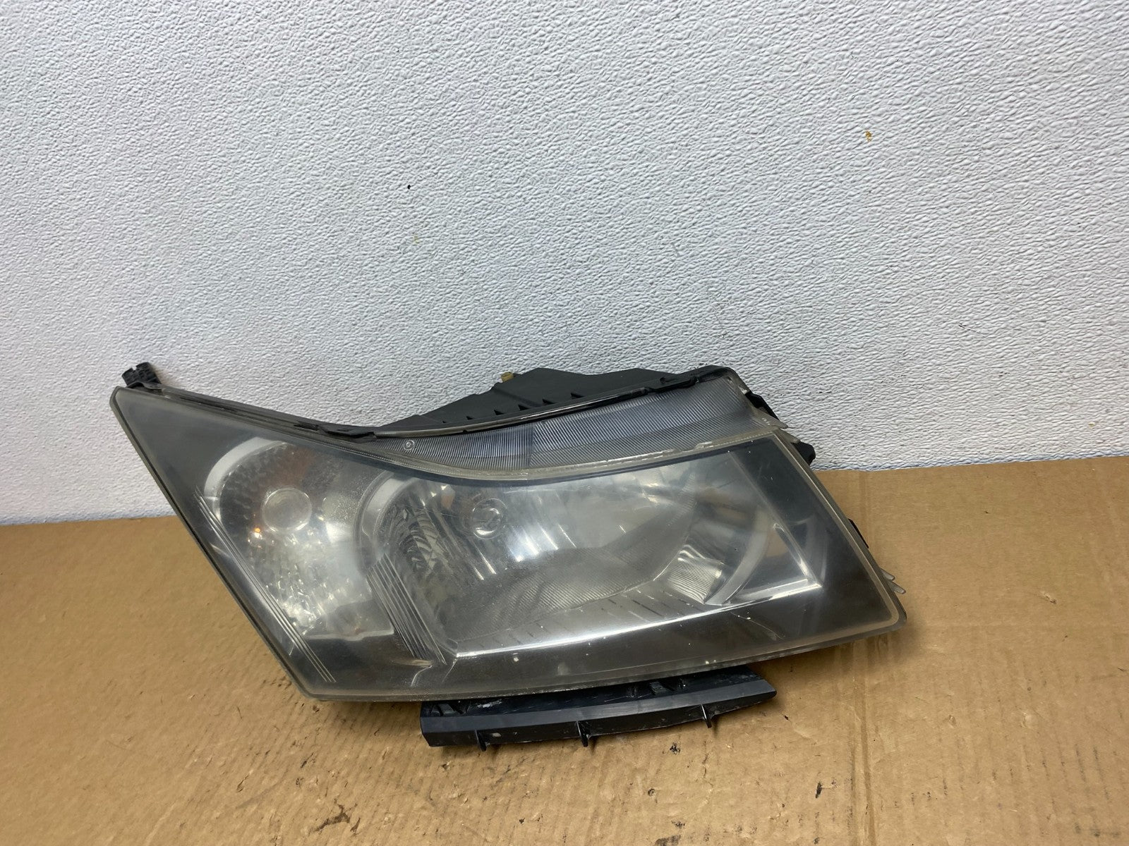 2011 to 2015 Chevrolet Cruze Halogen Right Passenger Rh Headlight AC7658 DW1