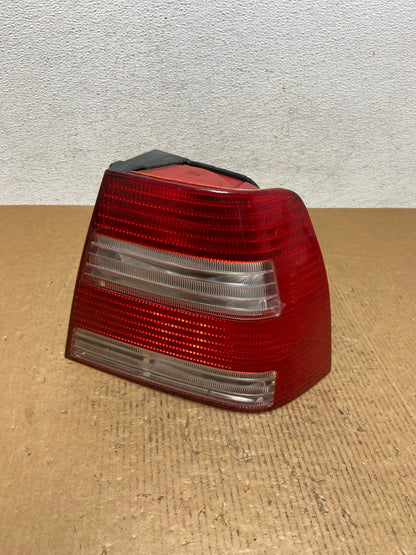 2004 to 2005 Volkswagen Jetta Right Passenger RH Side Tail Light AE1397 LK0