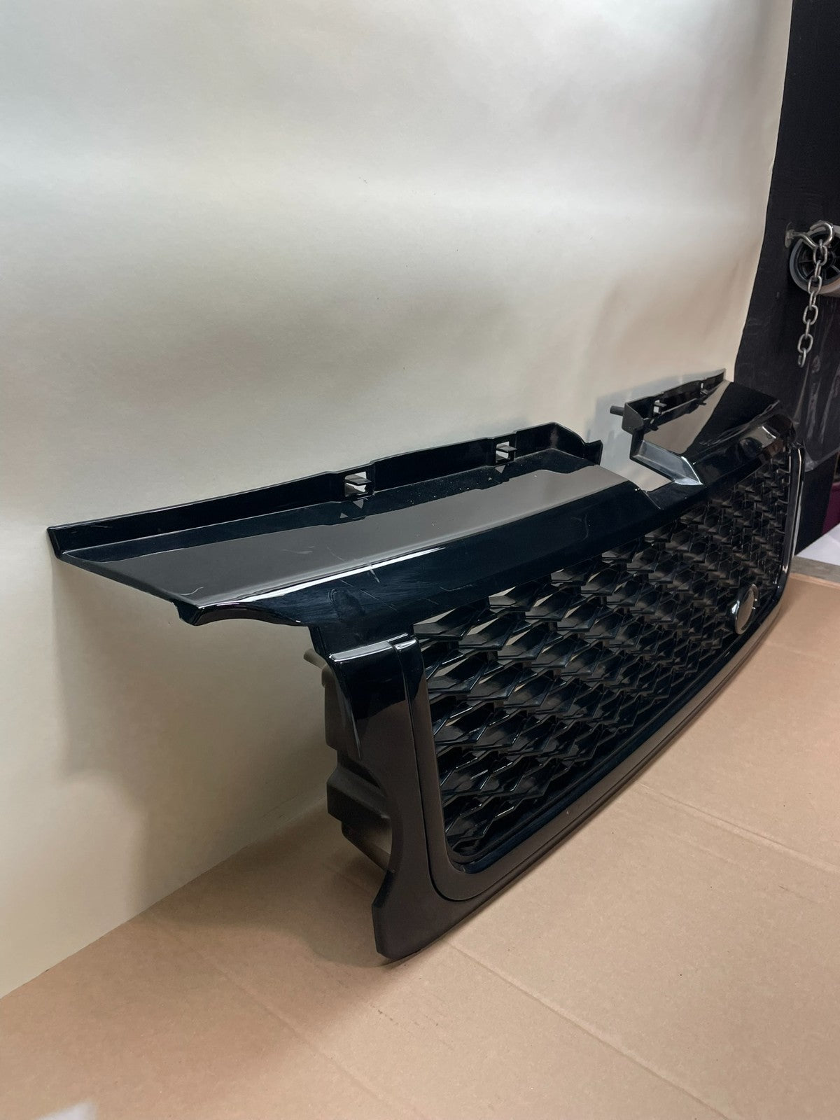 2010 - 2013 Land Rover Range Rover Sport Front Mesh Grille Upper Grill AJ0637 DG2