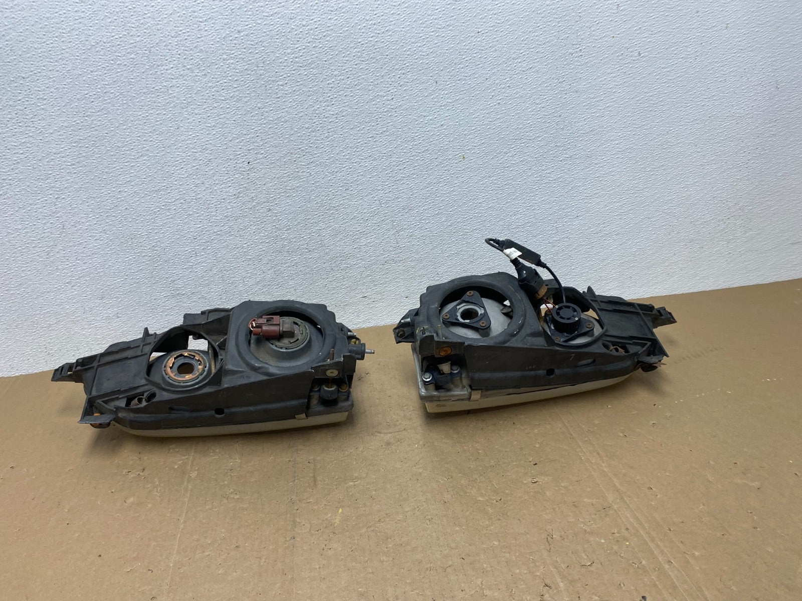 1993 to 1997 Toyota Corolla Left+Right Side Headlights AC5821 DW8