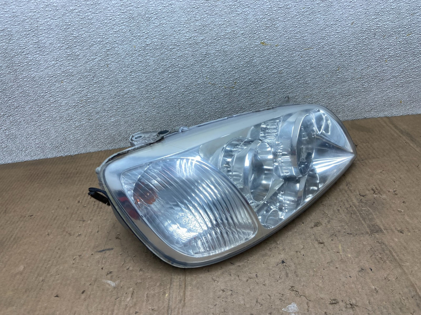 2004 2005 Hyundai XG350 XG Right Passenger RH Headlight Halogen AA6970 DW2