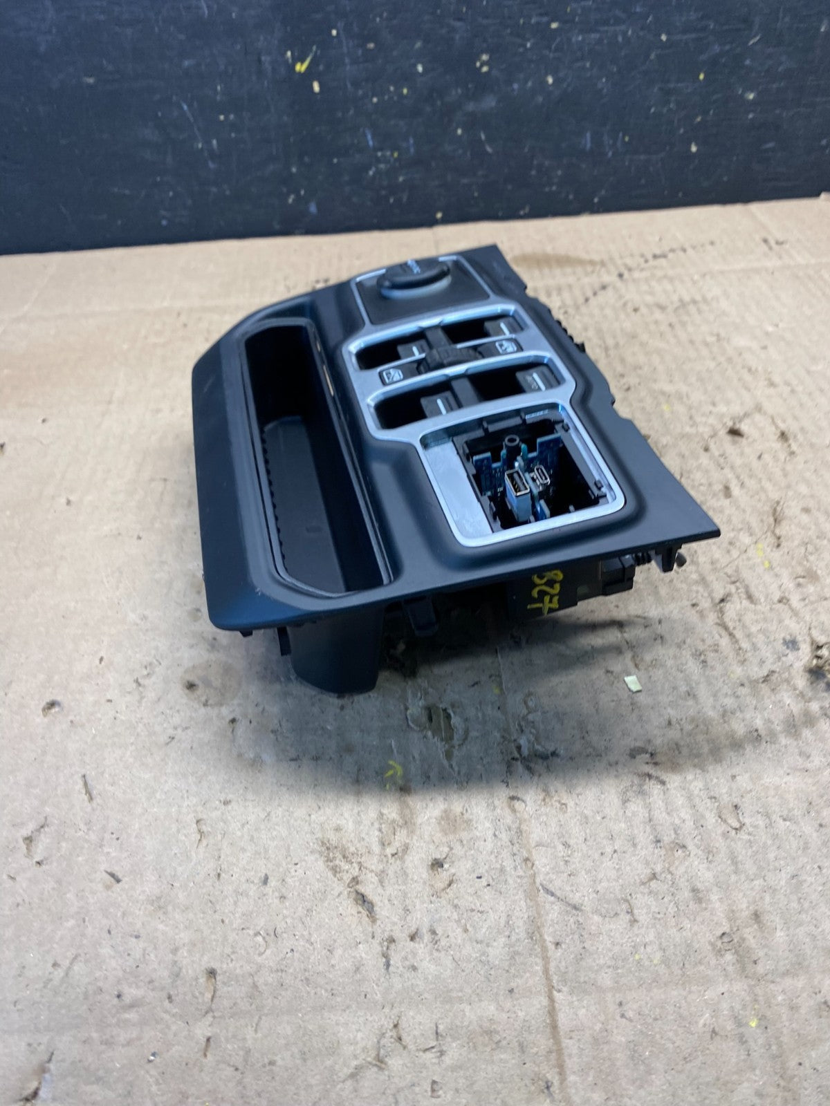 2018-2023 Jeep Wrangler Center Master Window Switch Charger Bezel Unit P7827 DG5