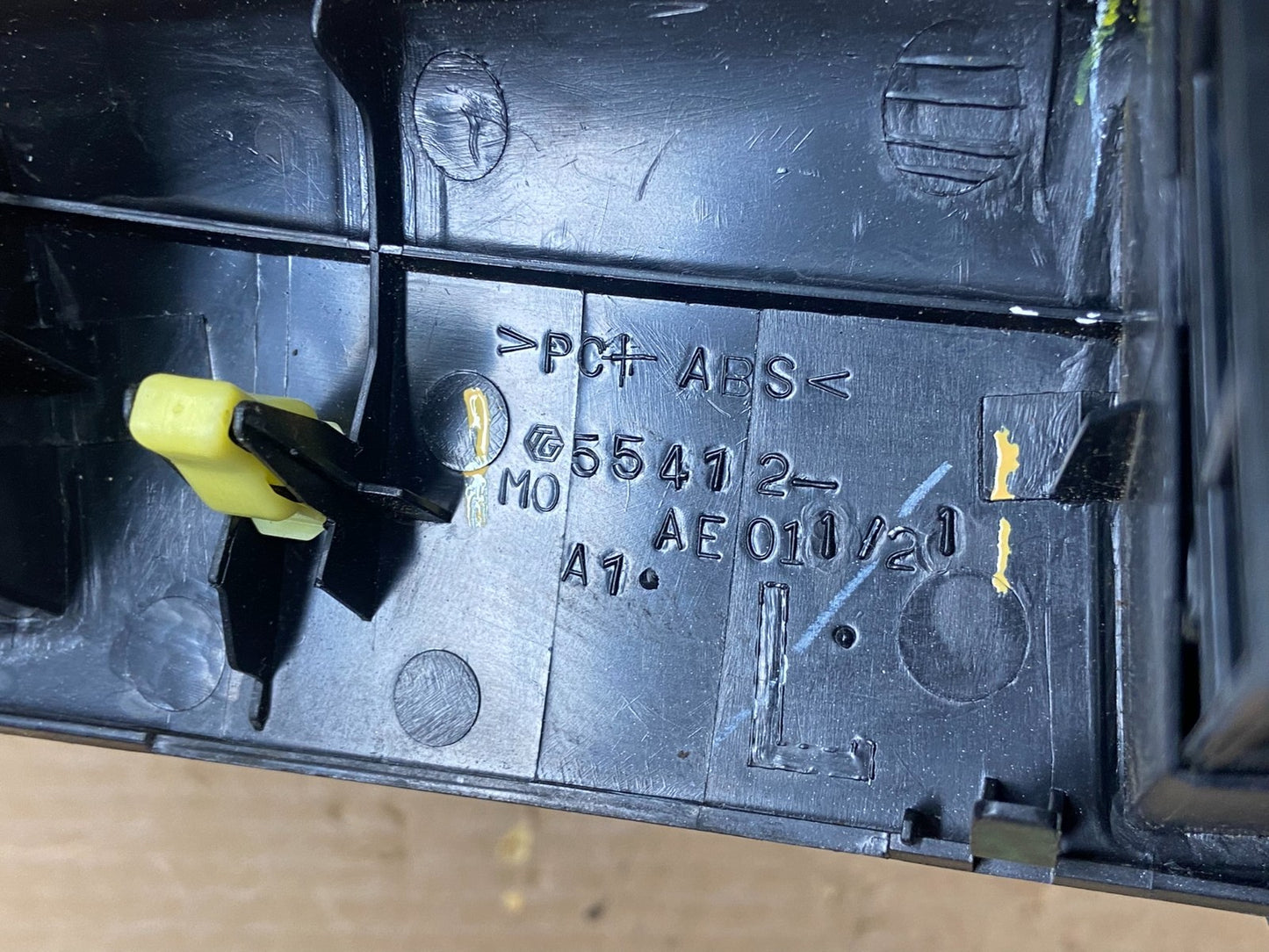 2004 to 2010 Toyota Sienna Left Side Climate Switches Bezel Trim OEM Z4131 DG5