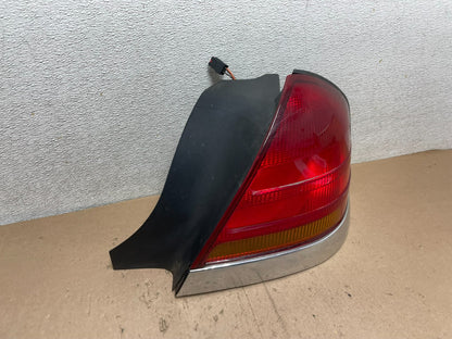 1998-2003 Ford Crown Victoria Right Passenger Rh Side Tail Light Oem Q46732