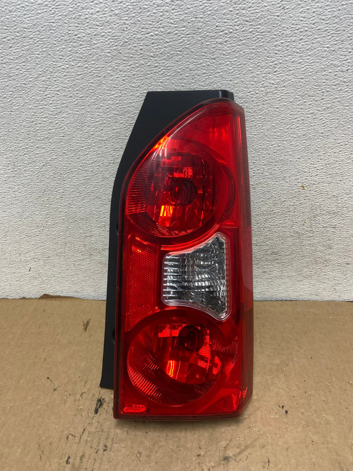 2005 to 2015 Nissan Xterra Right Passenger Rh Side Tail light AG2393 LK0