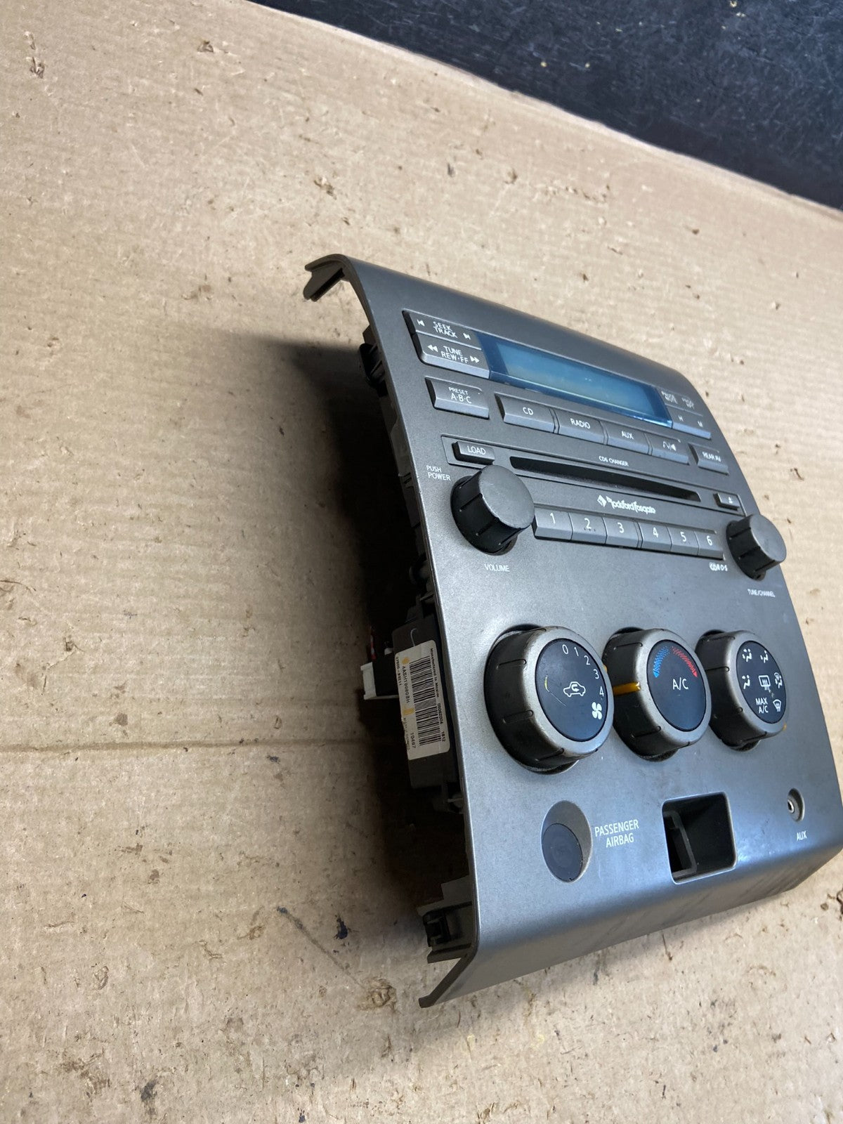 2004 - 2007 Nissan Titan Radio CD Player Climate Control AH5271 DG1