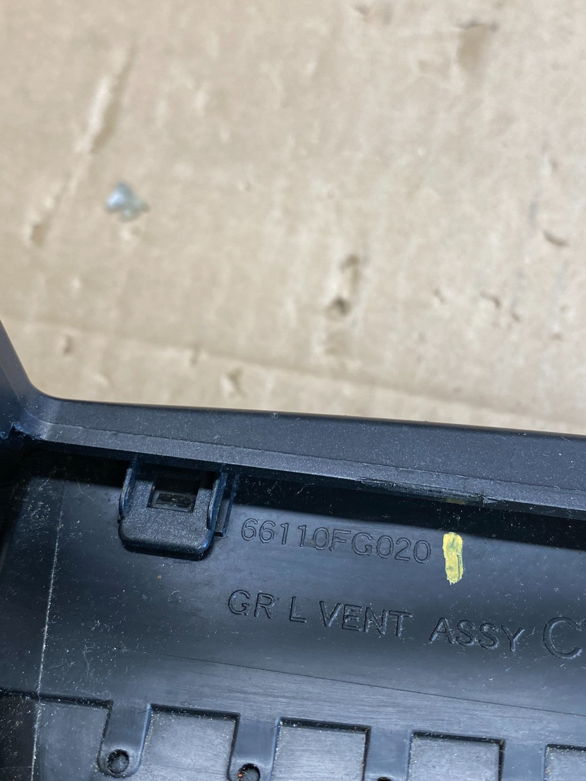 2010 to 2011 Subaru Forester Dash Radio Trim Bezel Center Vent OEM AB8944 DG5