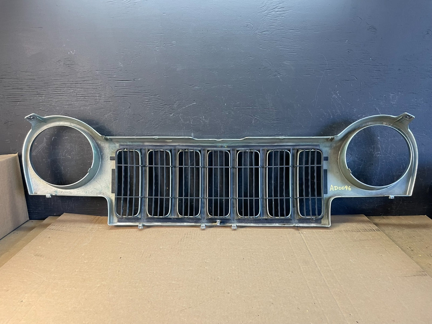 2002 2003 2004 Jeep Libertyf Front Upper Grill Grille Aftermarket AD0096 DG5
