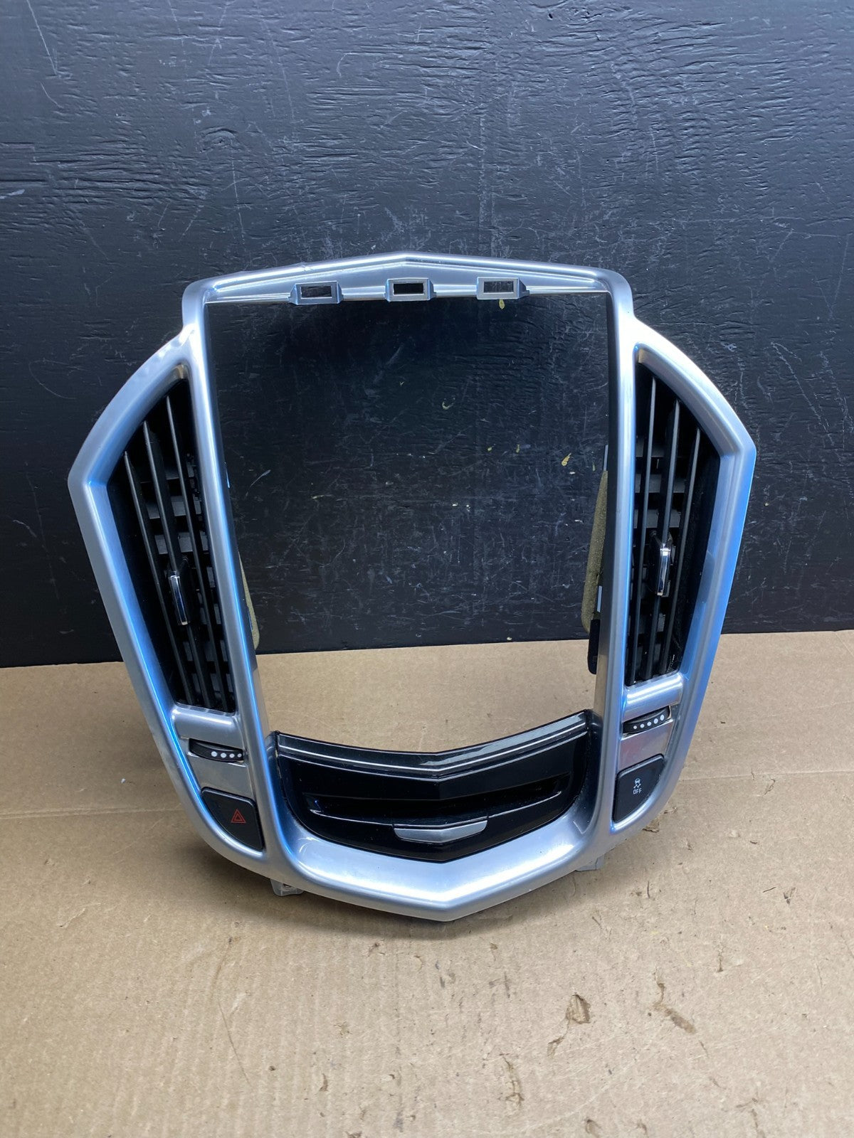 2013-2016 Cadillac SRX Center Dash Radio Trim Bezel with Air Vents OE AC4800 DG0