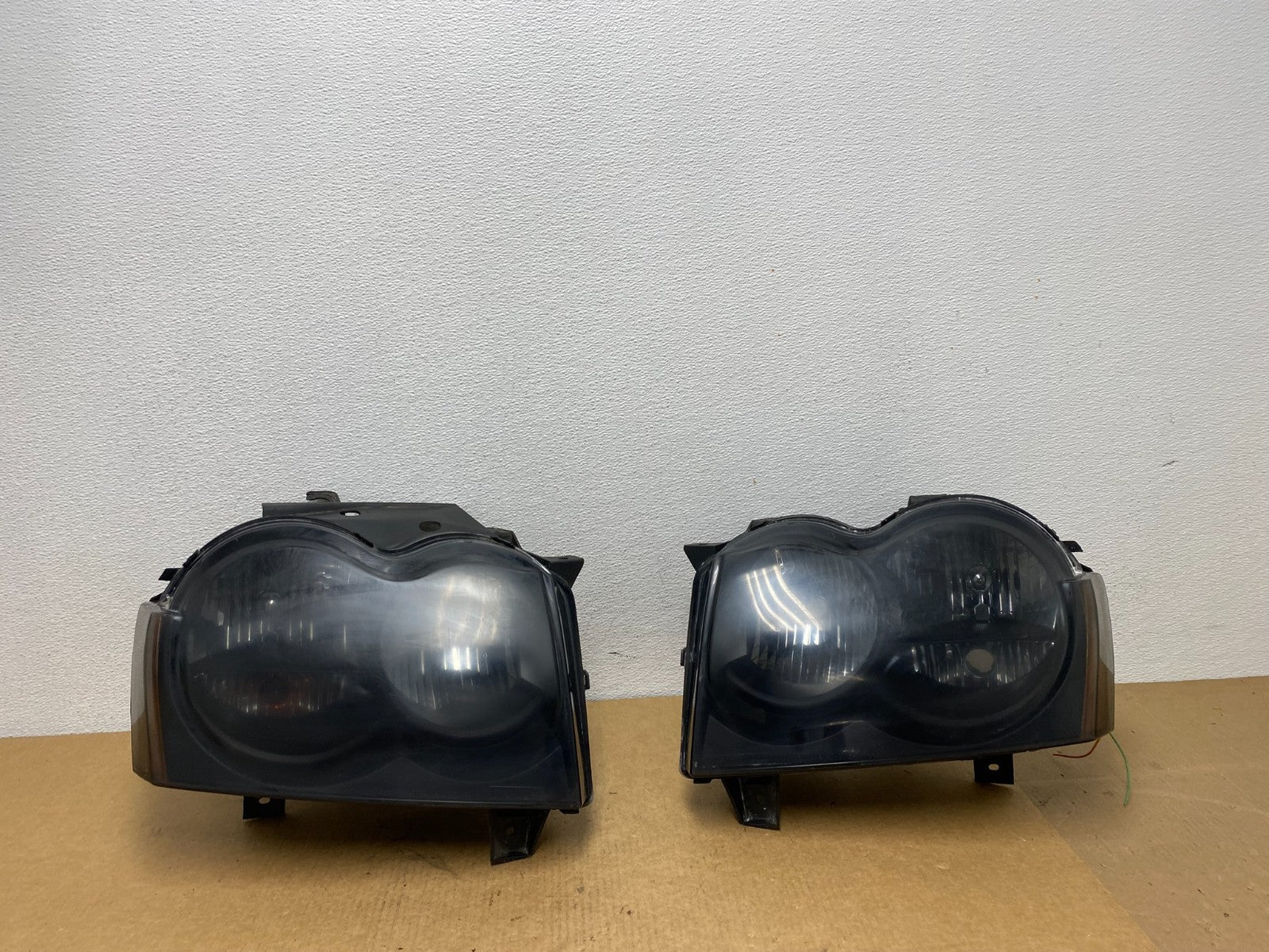 2005-2007 Jeep Grand Cherokee Left+Right Halogen Headlights AC1796 DW0
