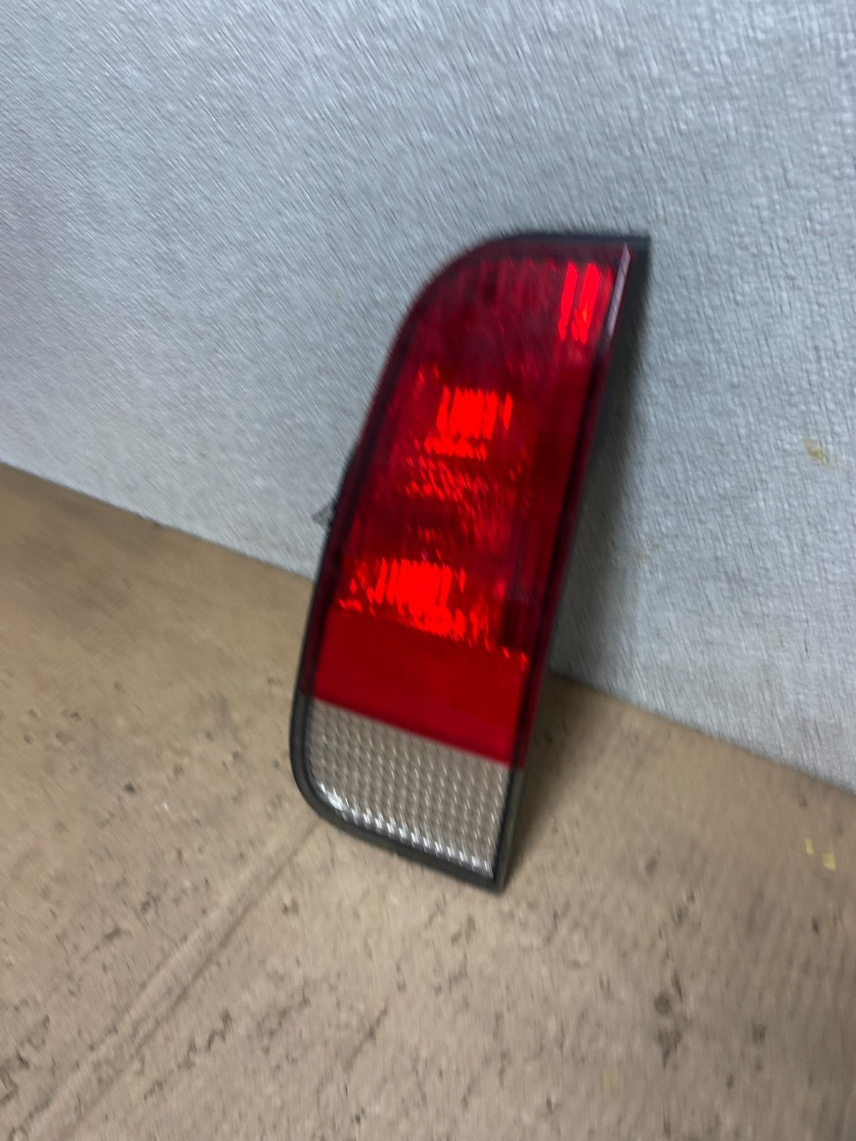 2003 to 2005 Lincoln Aviator Right Passenger Inner Tail Light Side OEM AA6984 LK1