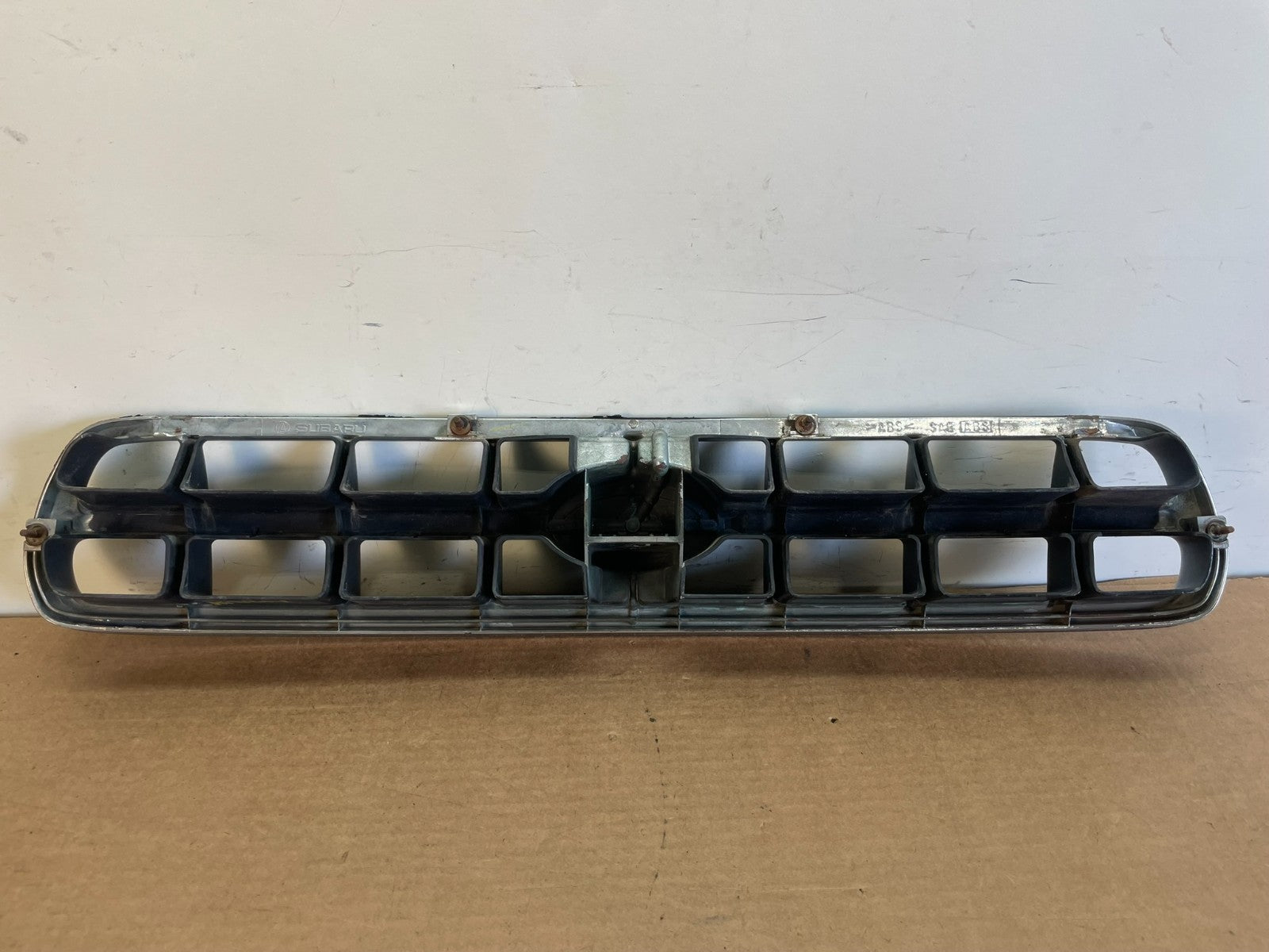2000 to 2002 Subaru Legacy Outback Grill Grille AF8814 DG3