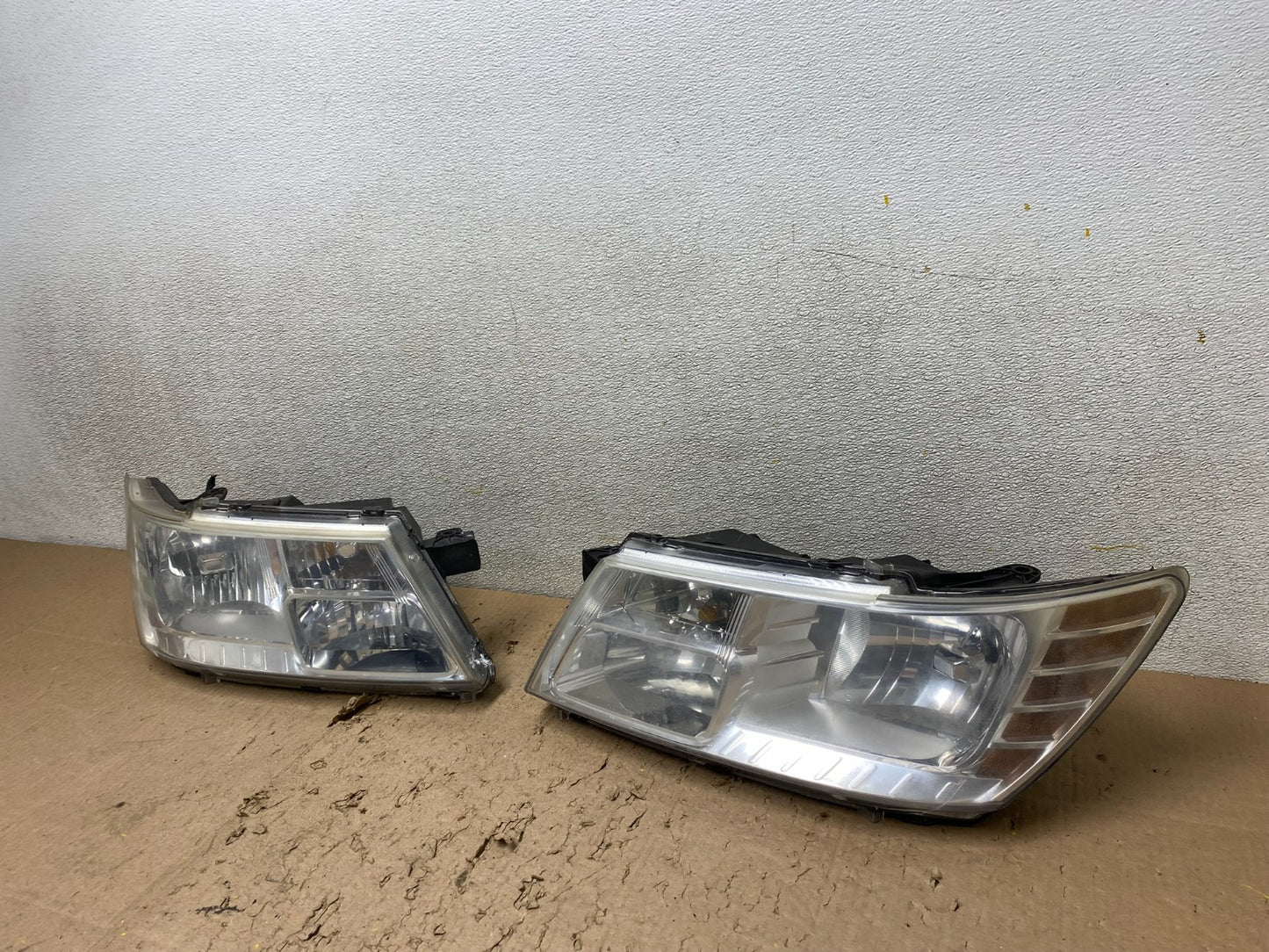 2009 to 2017 Dodge Journey Headlights Left+Right Set Halogen W3737 DW1