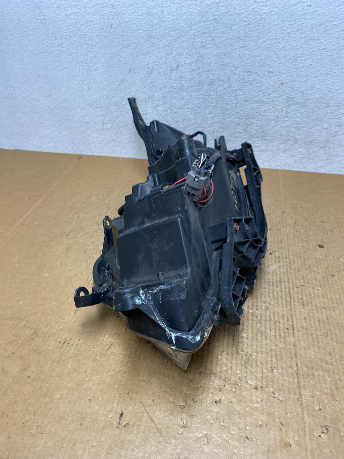 2009 - 2013 Subaru Forester Right Passenger Side Halogen Headlight AE2789 DW8