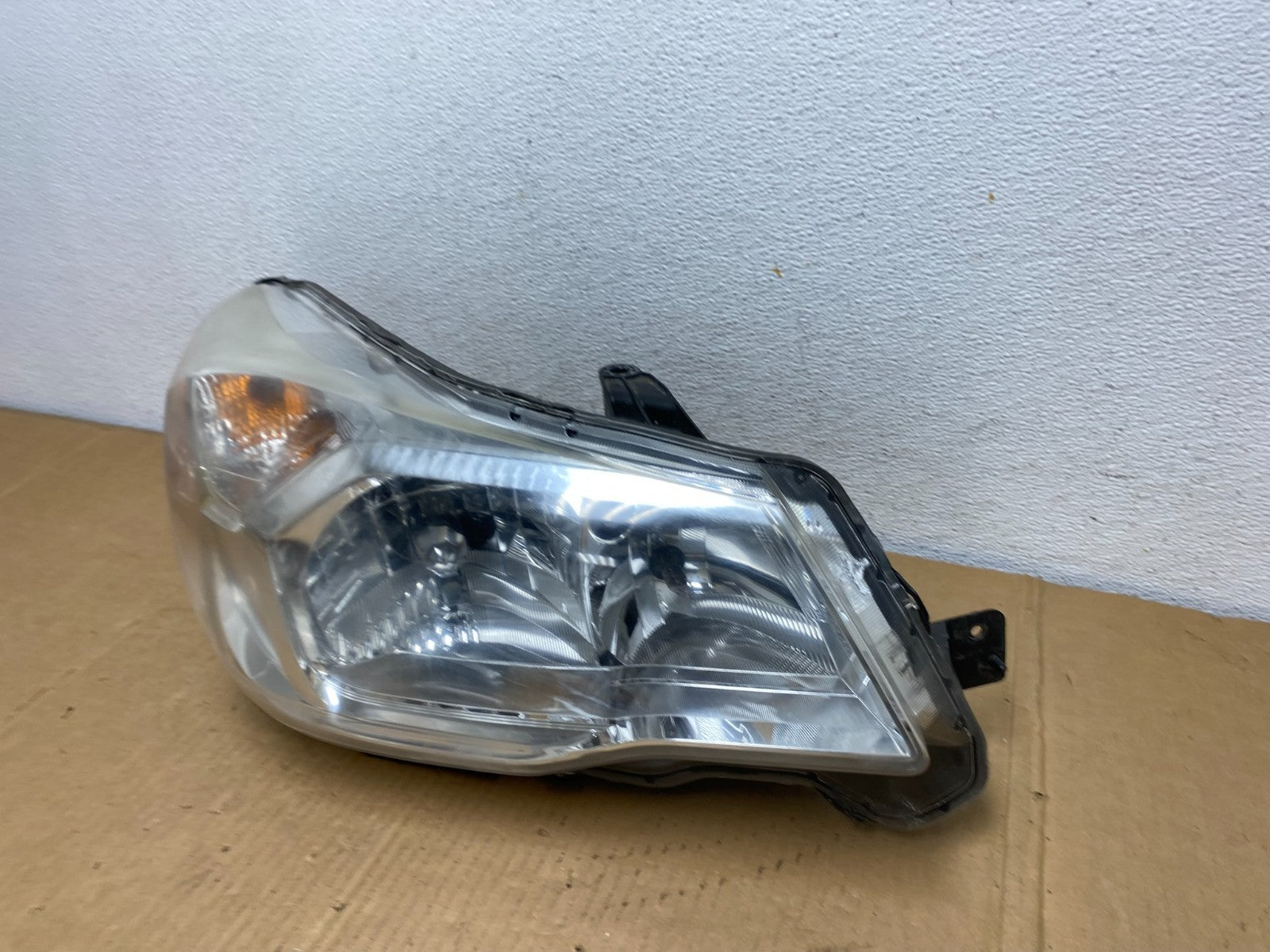 2014 to 2016 Subaru Forester Right Passenger Headlight Halogen AD0872 DW1
