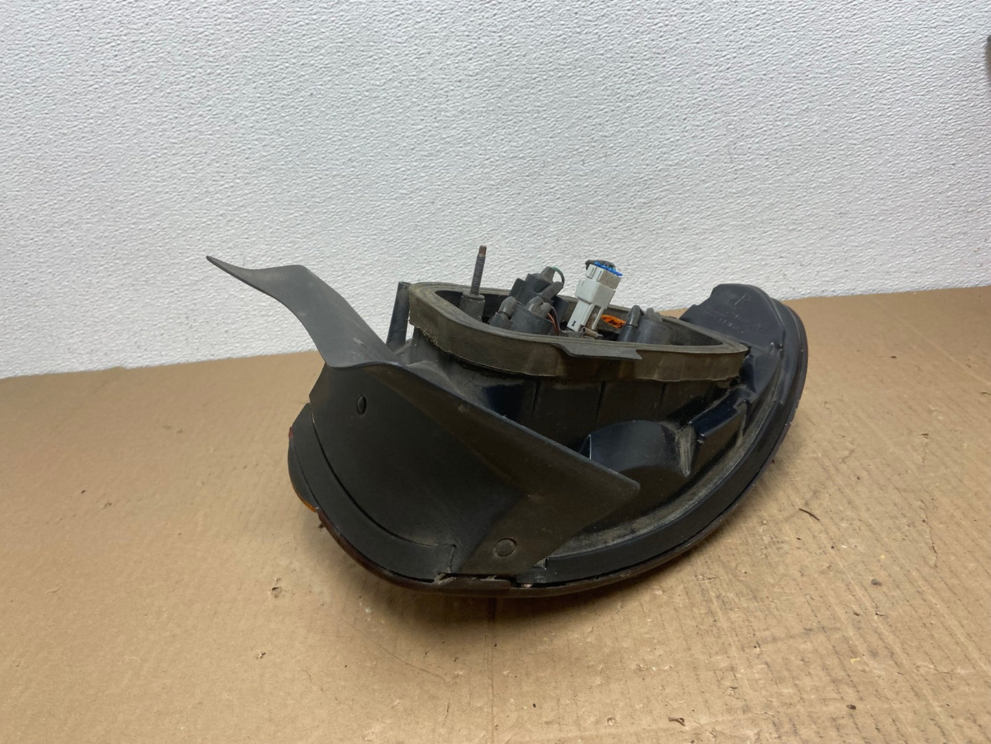 1996 to 1999 Pontiac Bonneville Right Passenger RH Side Tail Light OEM AB8290 LK5