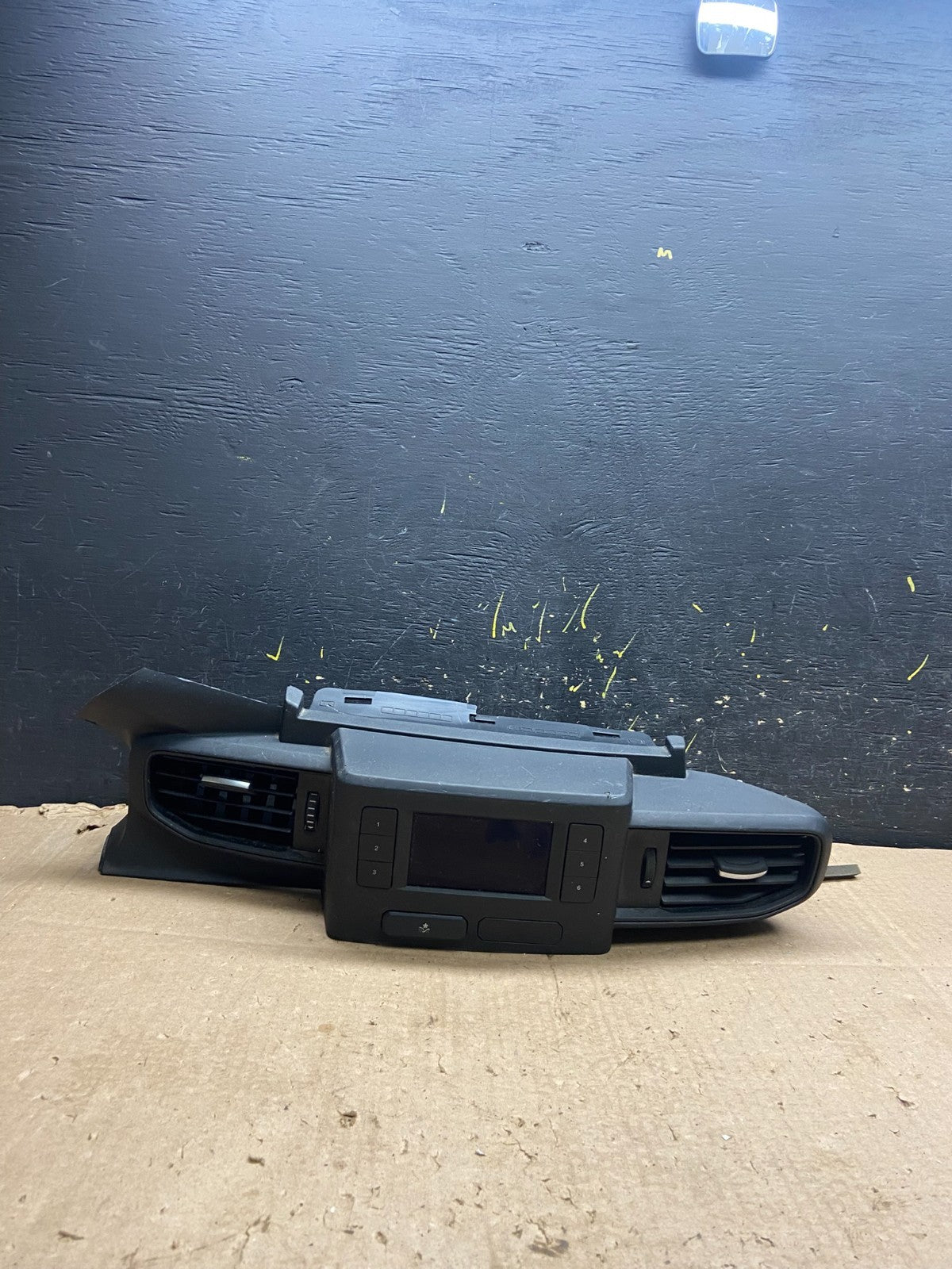 2020 to 2023 Ford  Explorer Console Radio Display Screen Air Vents Z1636 DG0