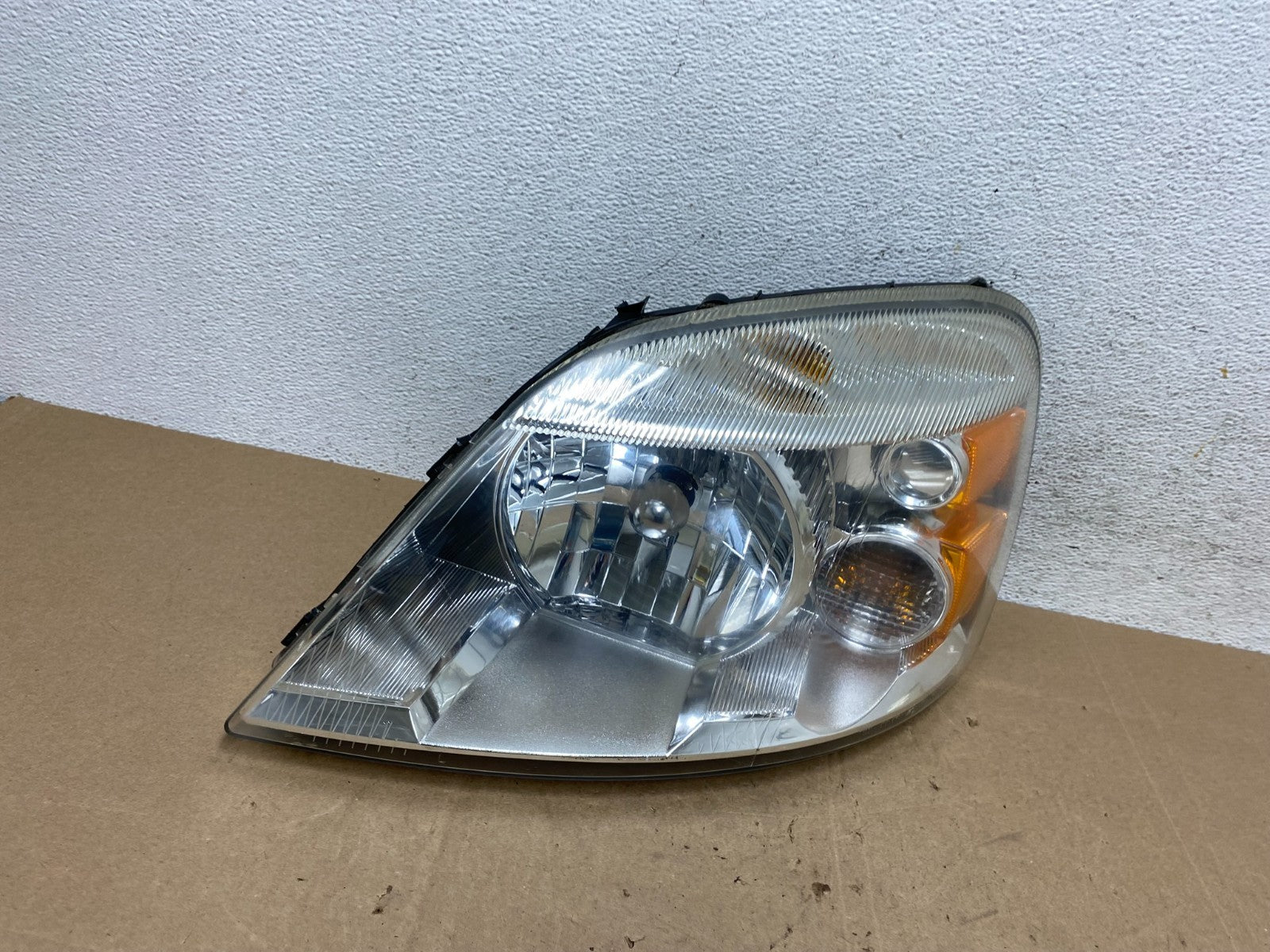 2004 - 2007 Ford Freestar Left Driver LH Side Headlight Halogen AE5976 DW2