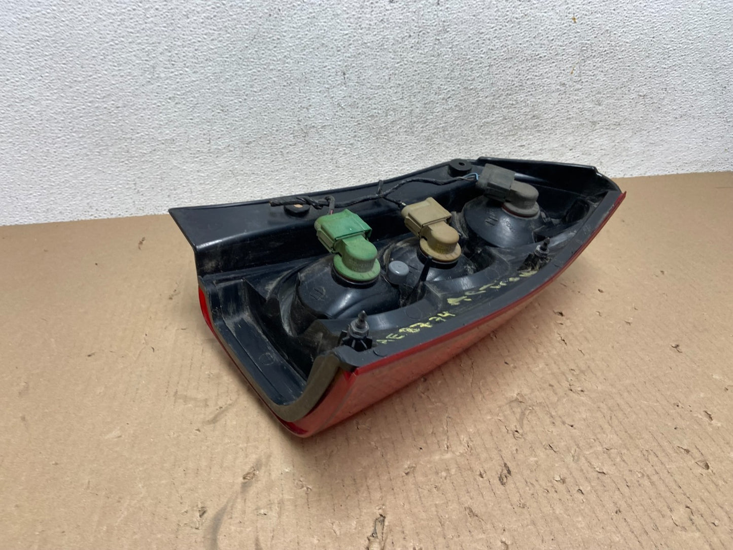 2005 2006 Mazda Tribute Left Driver LH Tail Light AE8774 DW5