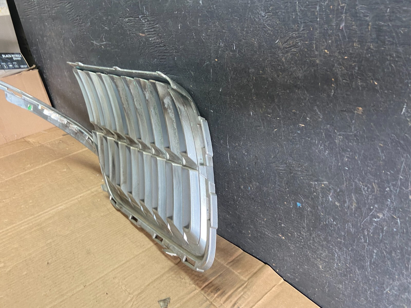 2010 to 2012 Lincoln MKT Left Driver LH Side Grille Grill OEM o1171 DG6