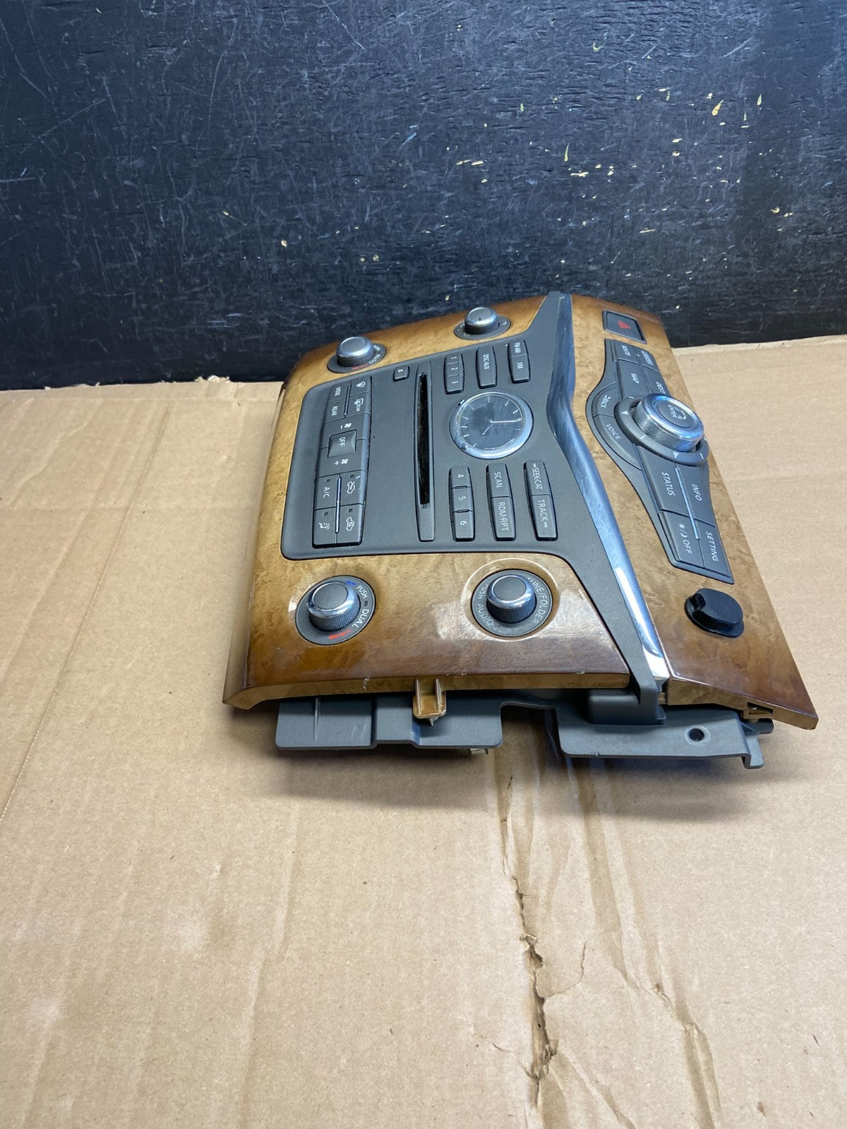 2011 to 2017 Infiniti QX56 Radio Player Climate Control Panel Bezel AI5951 DG2