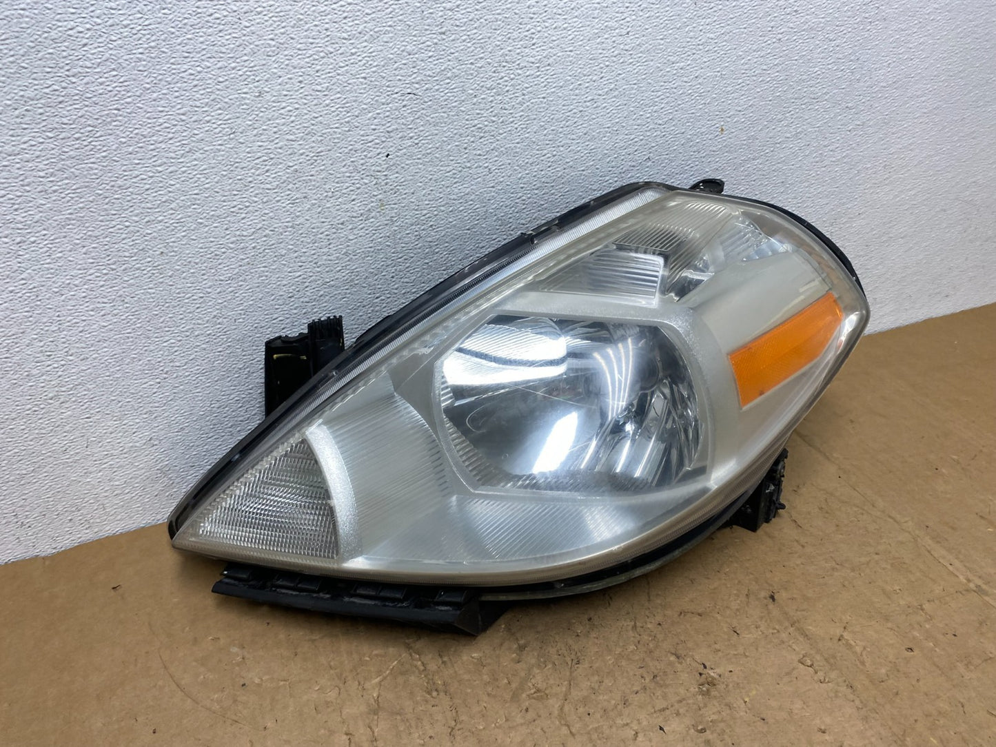 2008 to 2012 Nissan Versa Headlight Halogen Left Driver Lh Side AD0623 DW2