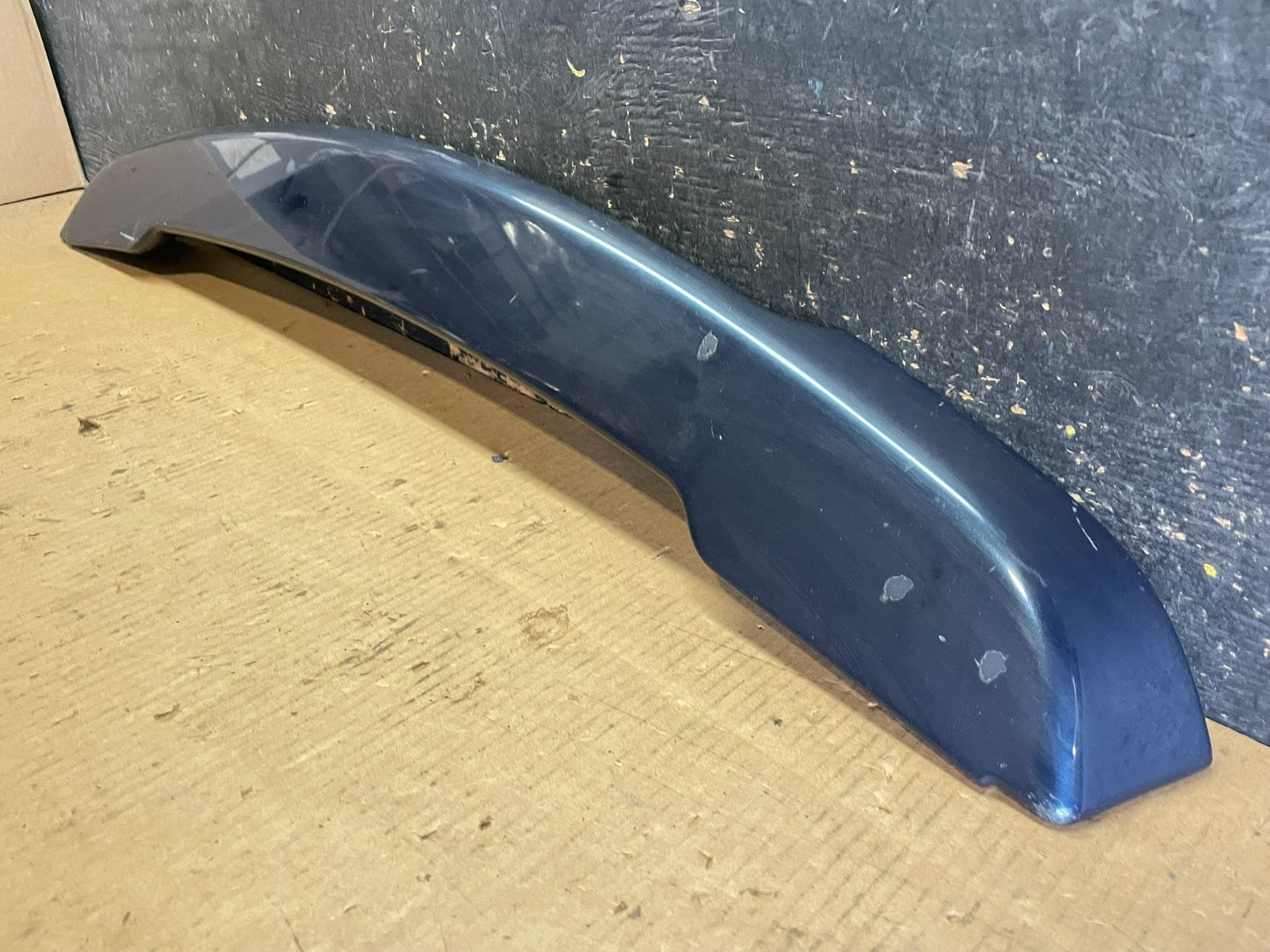 2008 to 2014 Land Rover LR2 Rear Trunk Tail Light Lift Gate Spoiler AA5922 DG2