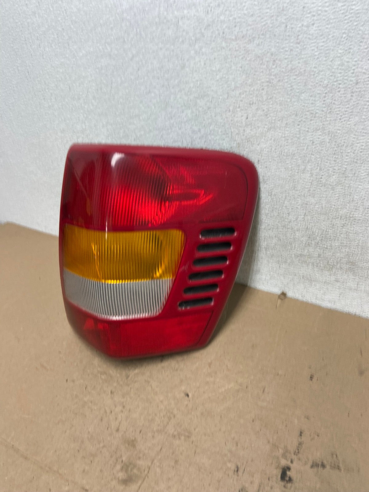 1999-2004 Jeep Grand Cherokee WJ Right Passenger Rh Tail Light AF4982 LK1