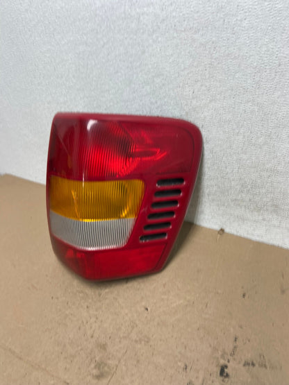 1999-2004 Jeep Grand Cherokee WJ Right Passenger Rh Tail Light AF4982 LK1