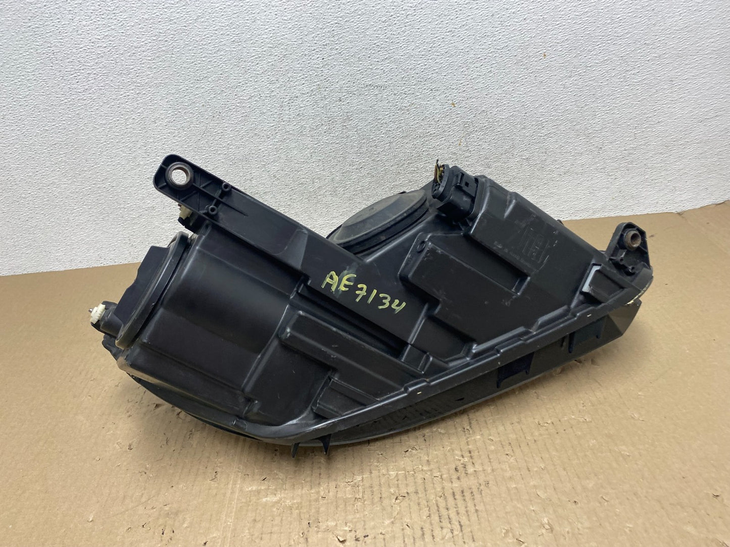 2012 to 2018 Volkswagen Tiguan Left Driver LH Halogen Headlight AE7134 DW7