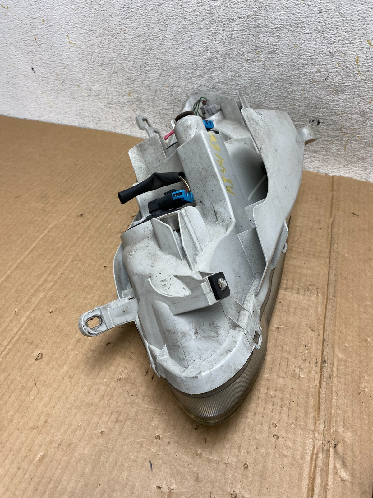2005 to 2008 Toyota Corolla Right Passenger RH side Headlight AI4468 DW10