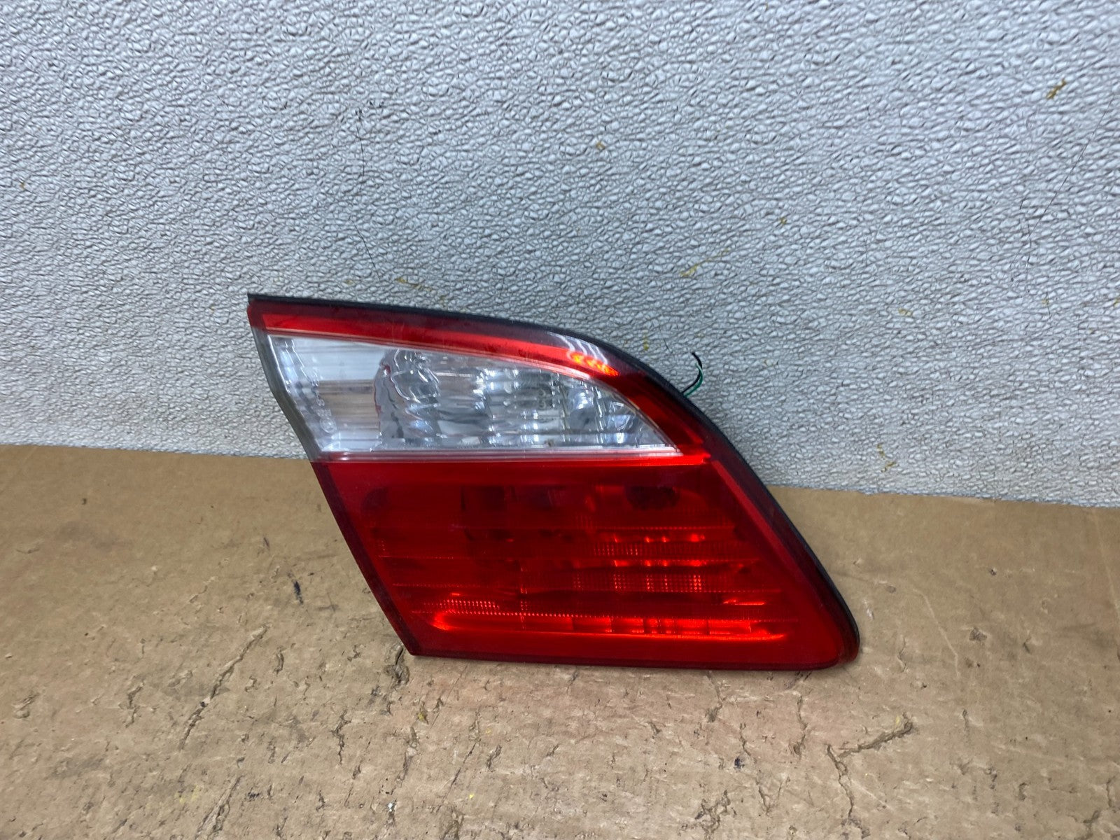 2000-2001 Infiniti i30 Left Driver Lh Side Tail Light Inner Oem V8524 DW1