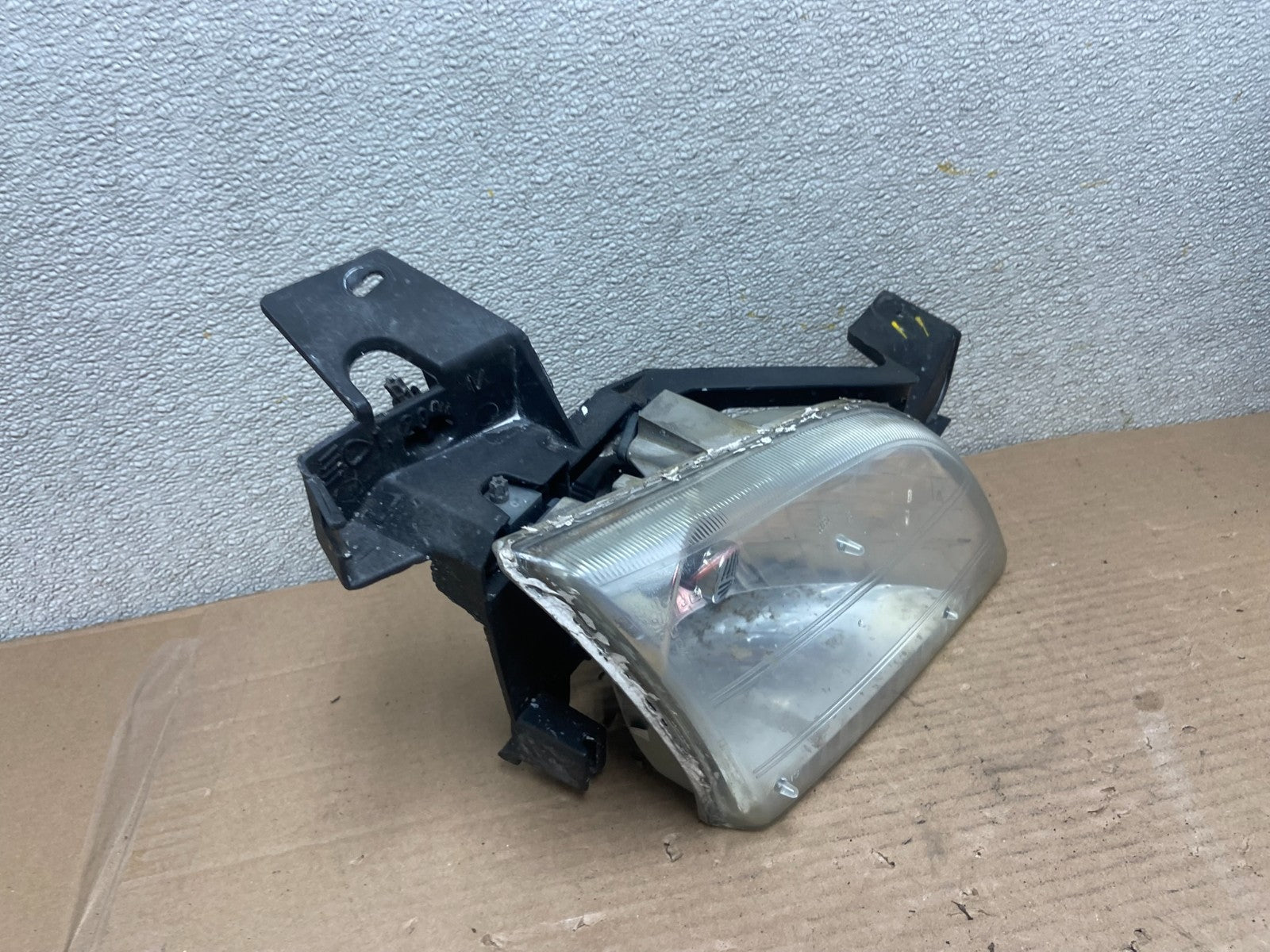 1997 to 2005 Chevrolet Venture Montana Right Passenger RH Headlight AA8749 DG2