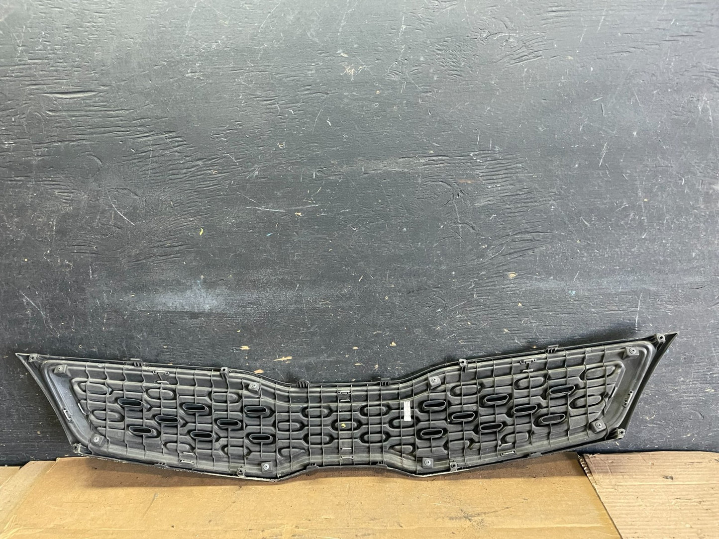 2012 to 2015 KIia Rio Sedan Front Upper Grill Grille Oem  R0030 DG5