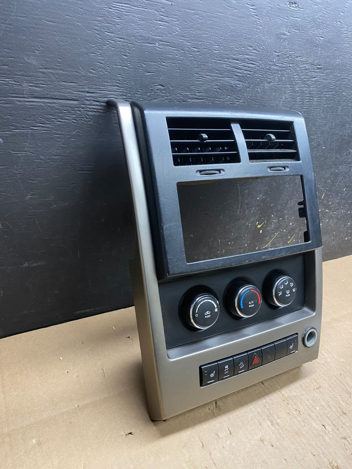 2008 to 2012 Jeep Liberty Dash Climate Temperature Control Radio Bezel T4660 DG2