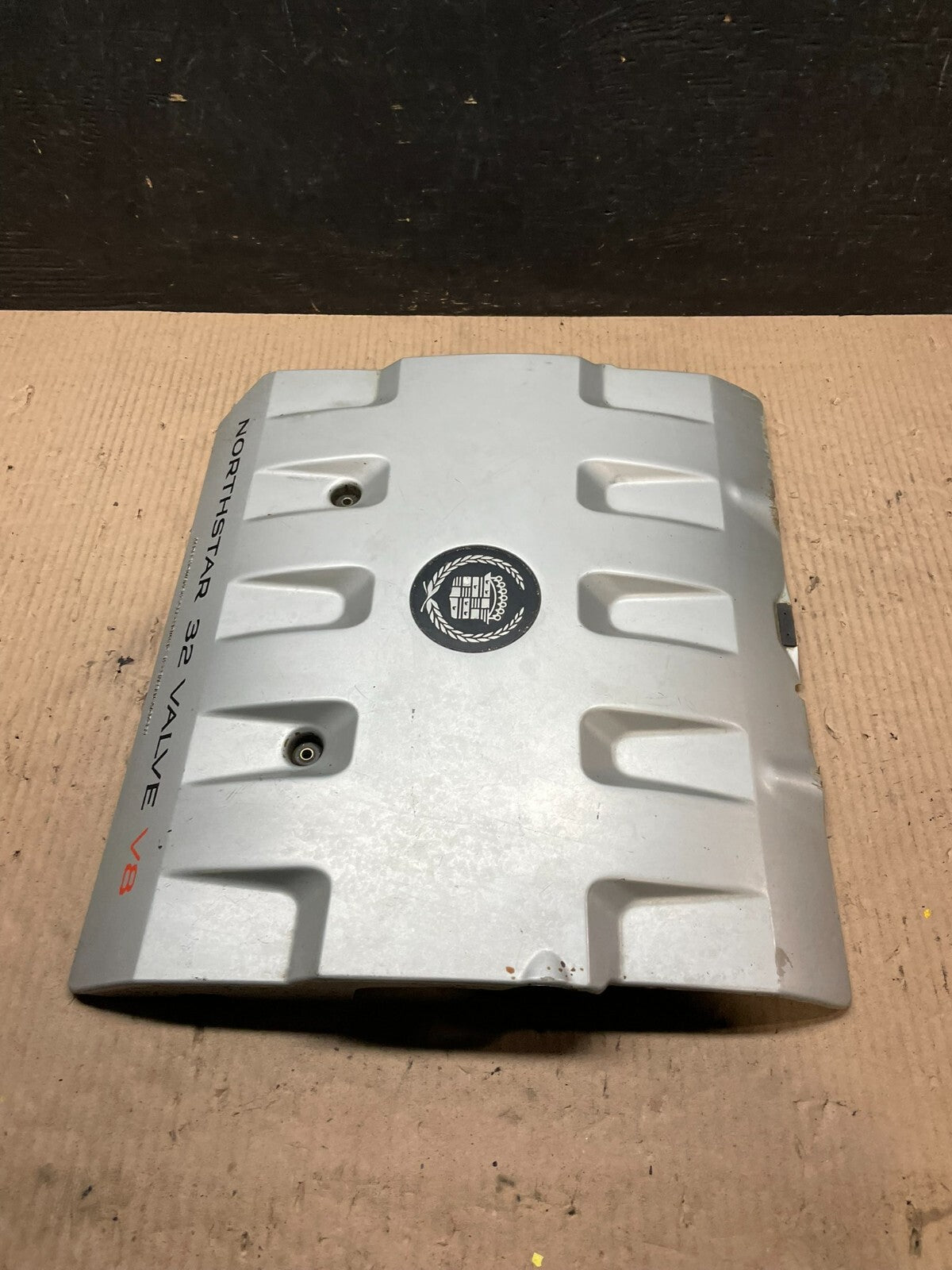 2001 to 2004 Cadillac Deville Seville Northstar Engine Motor Cover J3600 DG2