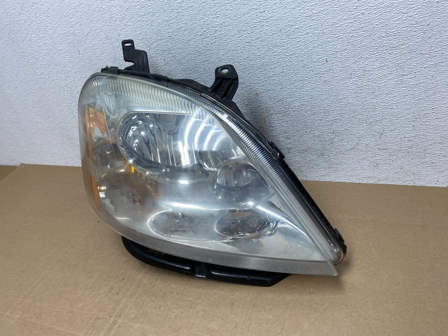 2005 to 2007 Ford Five Hundred Halogen Right Passenger Side Headlight AE4905 DW1