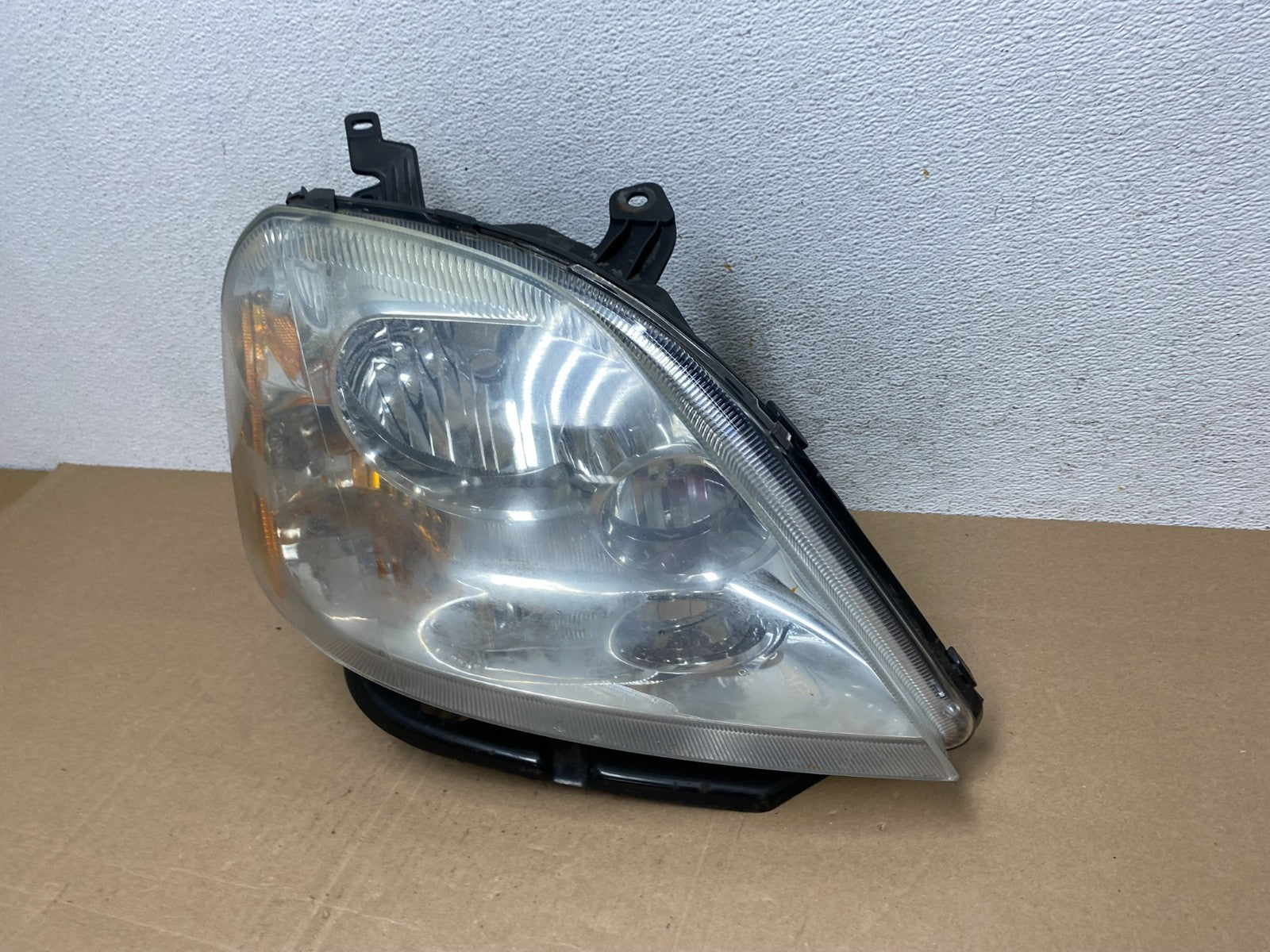 2005 to 2007 Ford Five Hundred Halogen Right Passenger Side Headlight AE4905 DW1