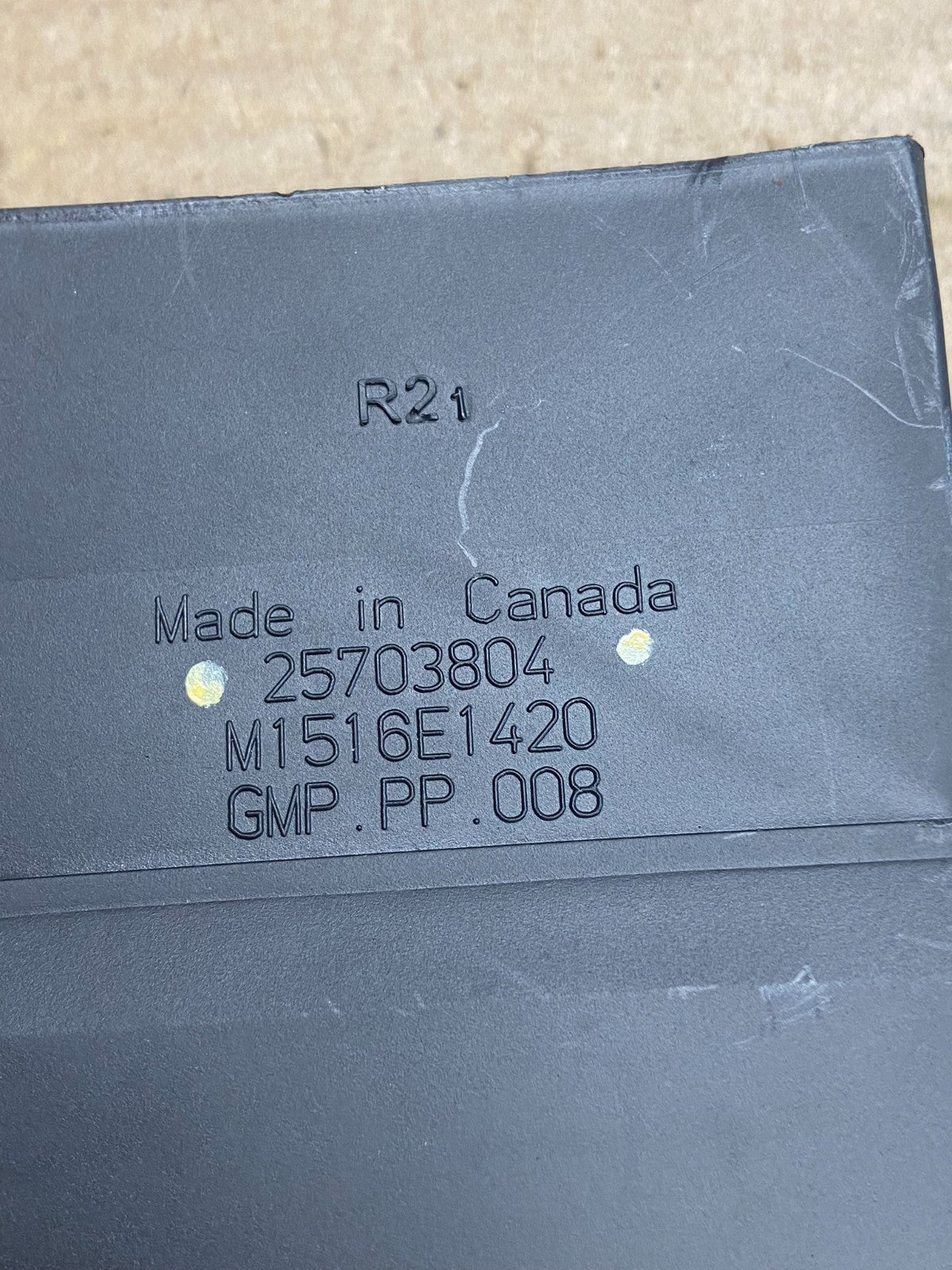 2004 to 2009 Cadillac SRX Front Center Dash A/C Air Vent ah5396 DG4