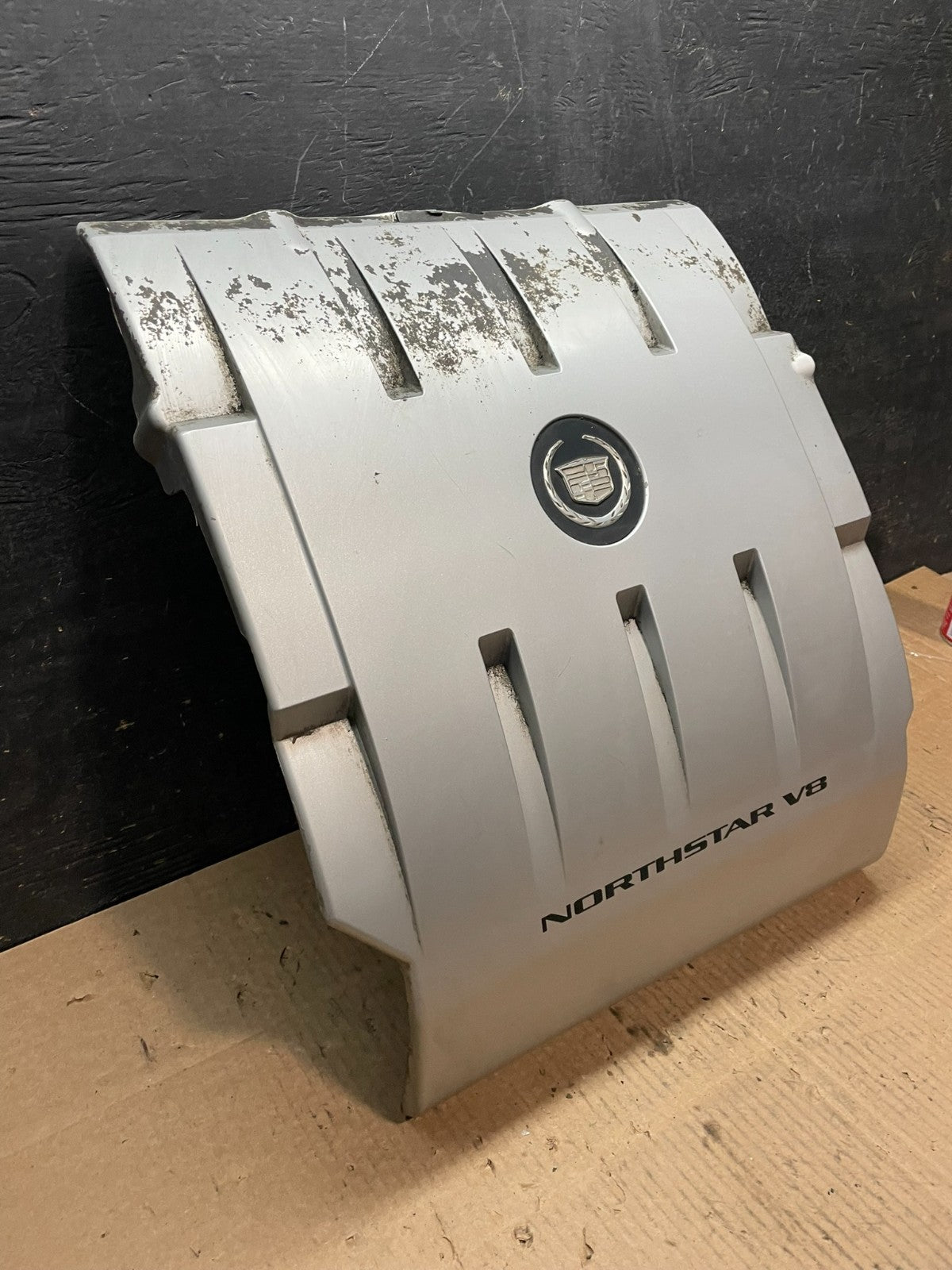 1997 to 2004 Cadillac Deville Seville Northstar Engine Motor Cover X9699 DG1
