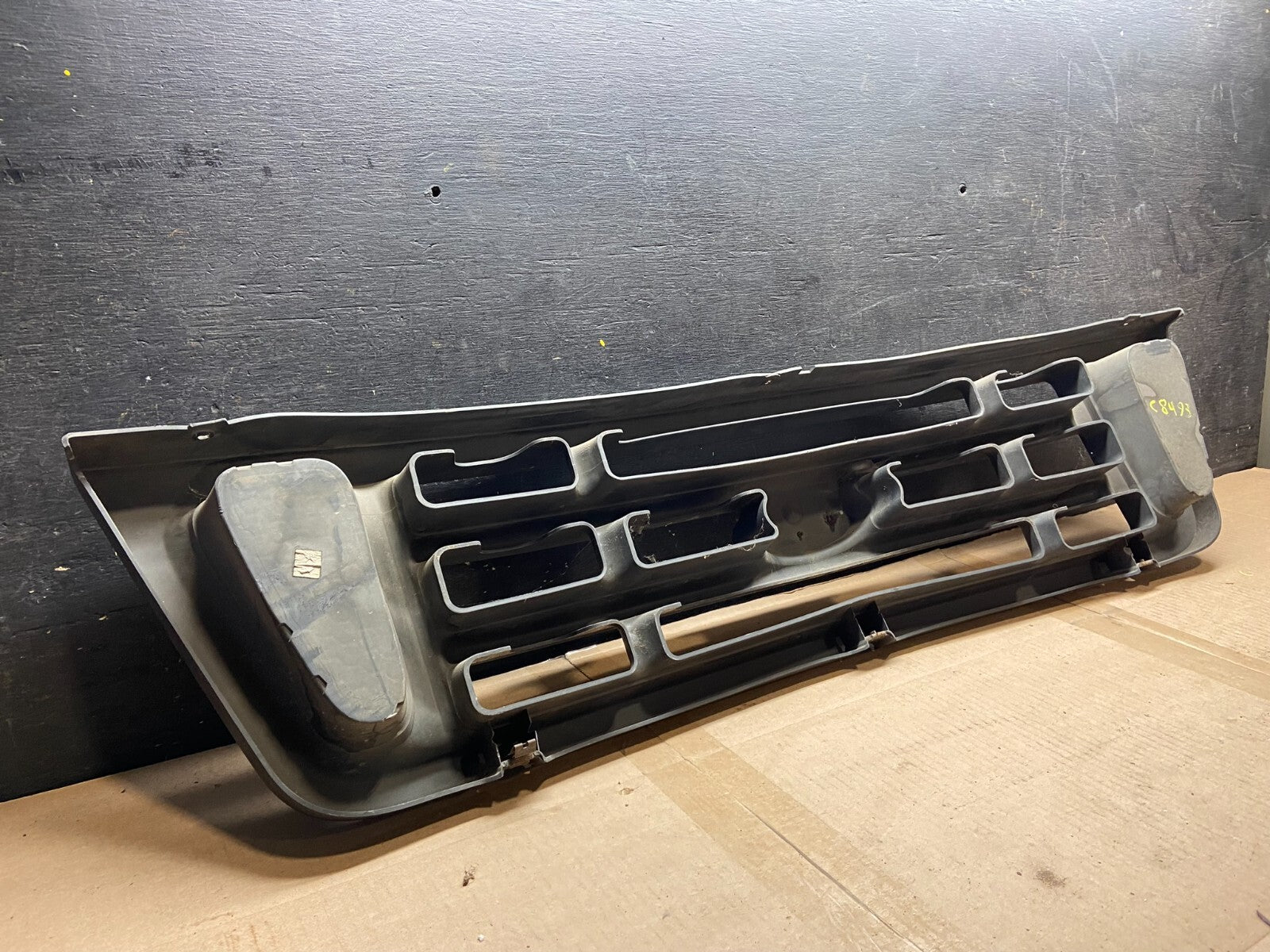 2003 to 2007 Ford Econoline E150 E250 E350 Front Grille Grille C8493 OEM DG17