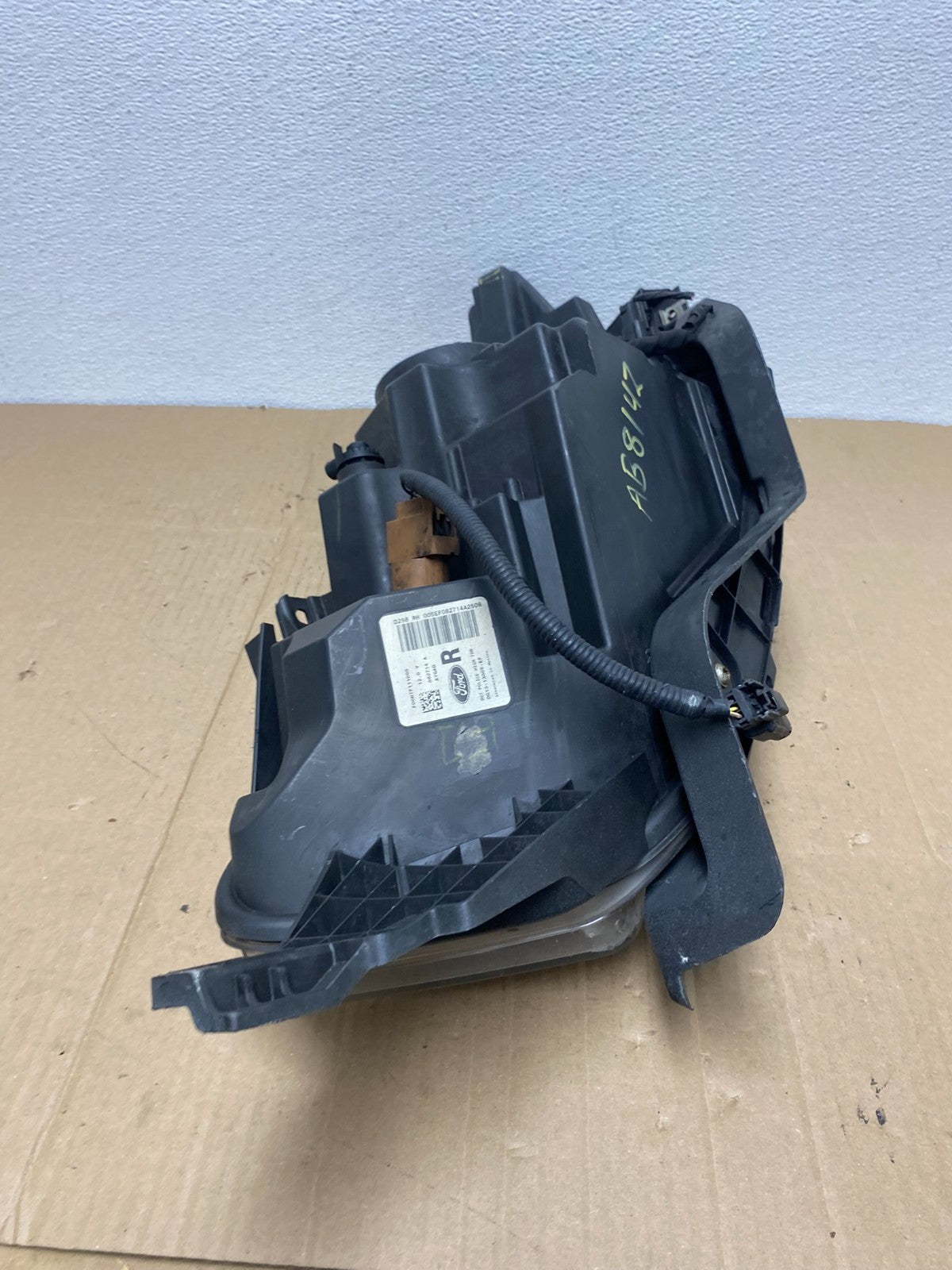 2013 to 2019 Ford Taurus Right Passenger RH Side Headlight Halogen OEM AB8142 DW11