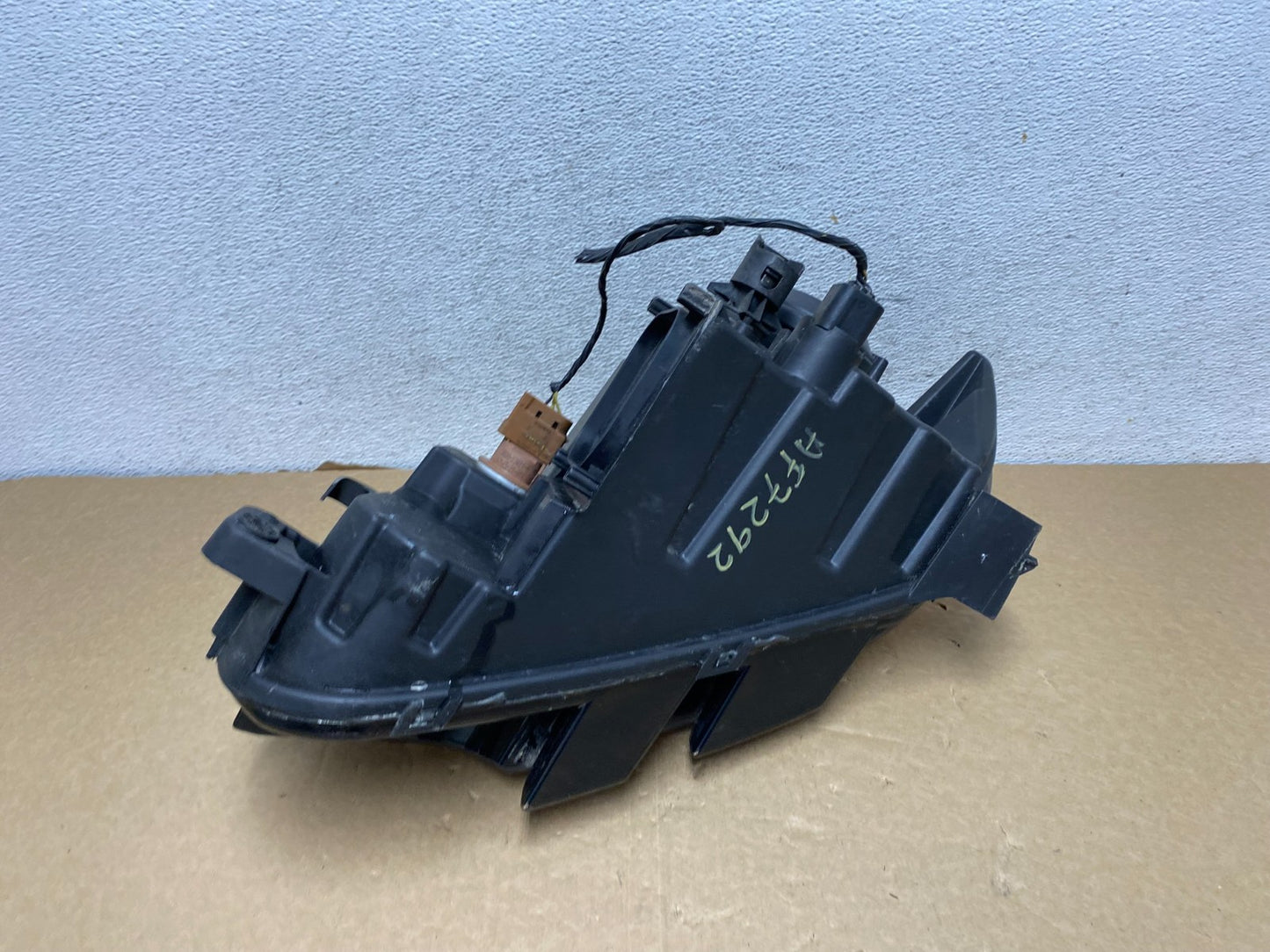 2011 to 2014 Ford Edge Front Right Passenger Headlight Halogen AF7292 DW6