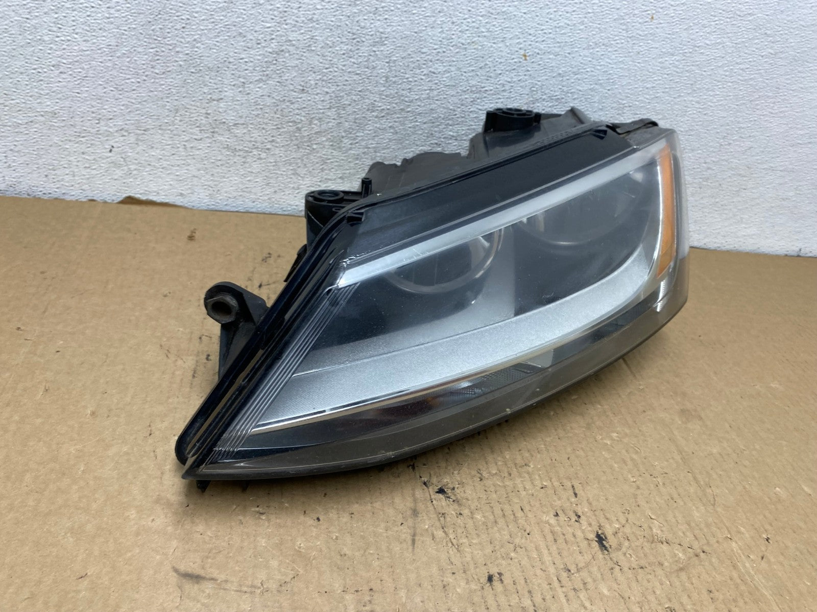 2011 to 2014 Volkswagen Jetta Left Driver LH Headlight Halogen AG2113 LK2