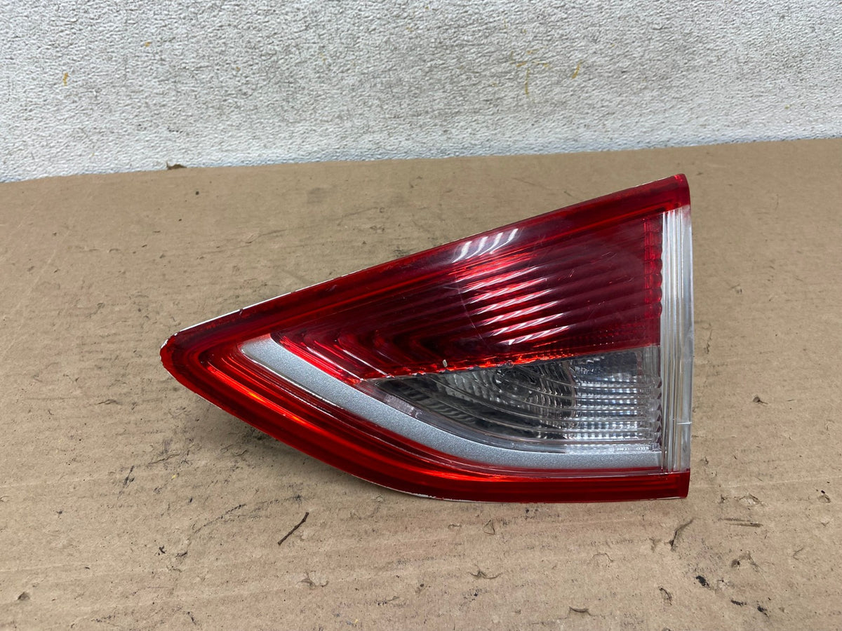 2013 to 2016 Ford Escape Right Passenger RH Side Inner Tail Light AI0943 LK0