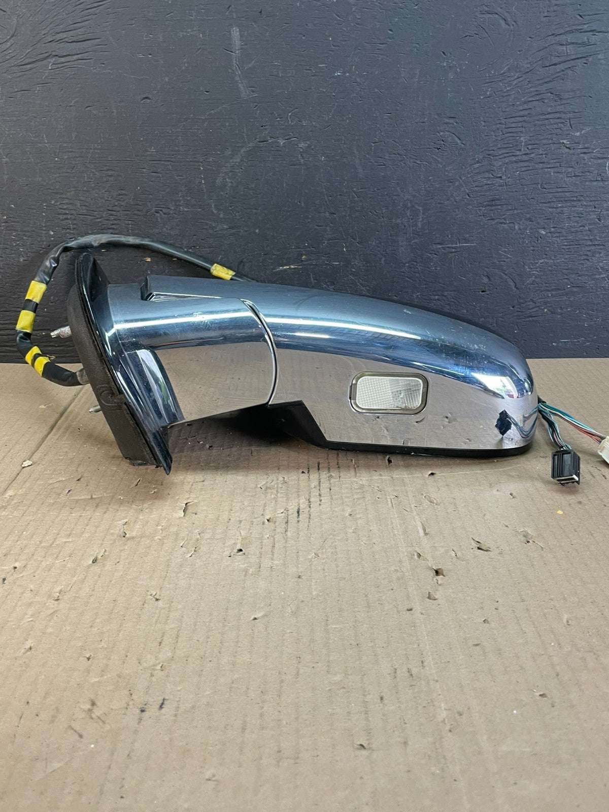 2007 - 2014 Cadillac Escalade Left Driver Door Mirror Turn Signal AD8675 DW3
