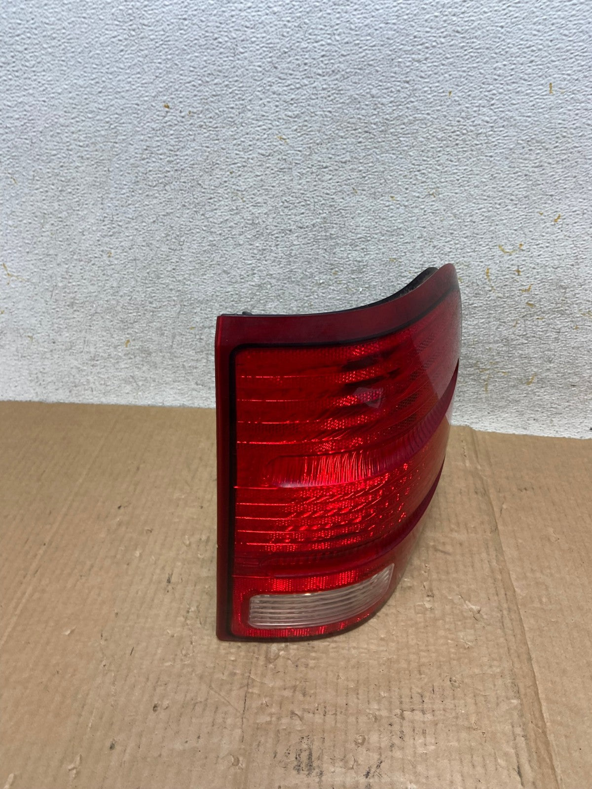 2002 to 2005 Ford Explorer Right Passenger Rh Side Tail light AI5860 LK2